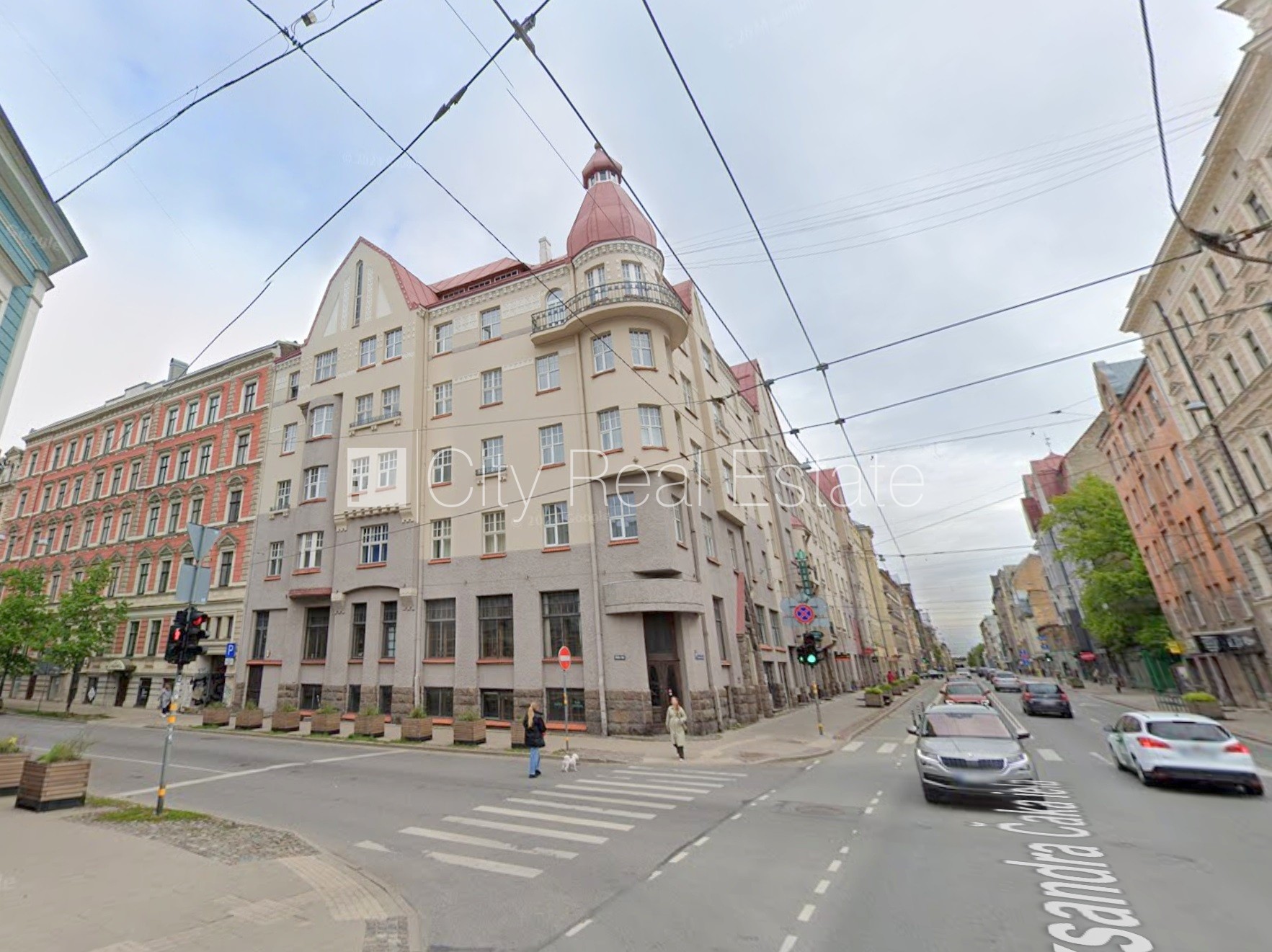 Sludinājumi. Fasādes māja, renovēta māja, ieeja no ielas, ir lifts, kāpņu telpa pēc kosmētiskā remonta, logi Cena: 500 EUR/mēn Foto #20