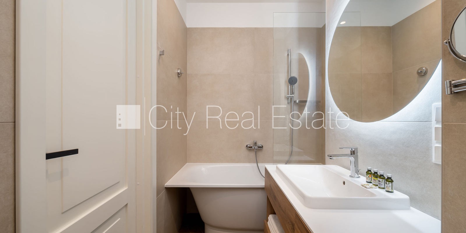 Sludinājumi. Jaunceltne, labiekārtota apzaļumota teritorija, pazemes autostāvvieta, pagalmā bērnu spēļu laukums, Cena: 1550 EUR/mēn Foto #11