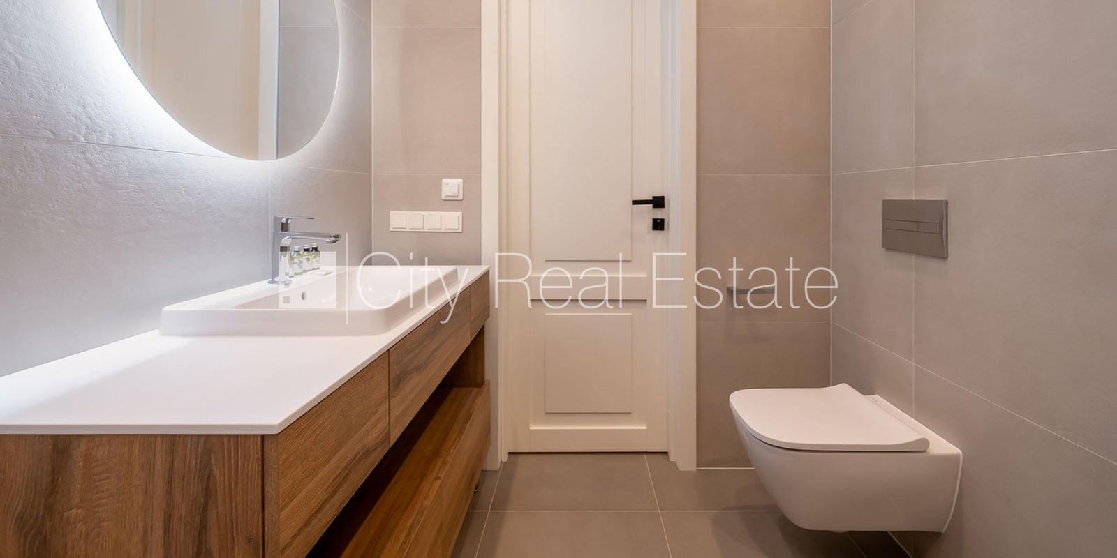 Sludinājumi. Jaunceltne, labiekārtota apzaļumota teritorija, pazemes autostāvvieta, pagalmā bērnu spēļu laukums, Cena: 1550 EUR/mēn Foto #17