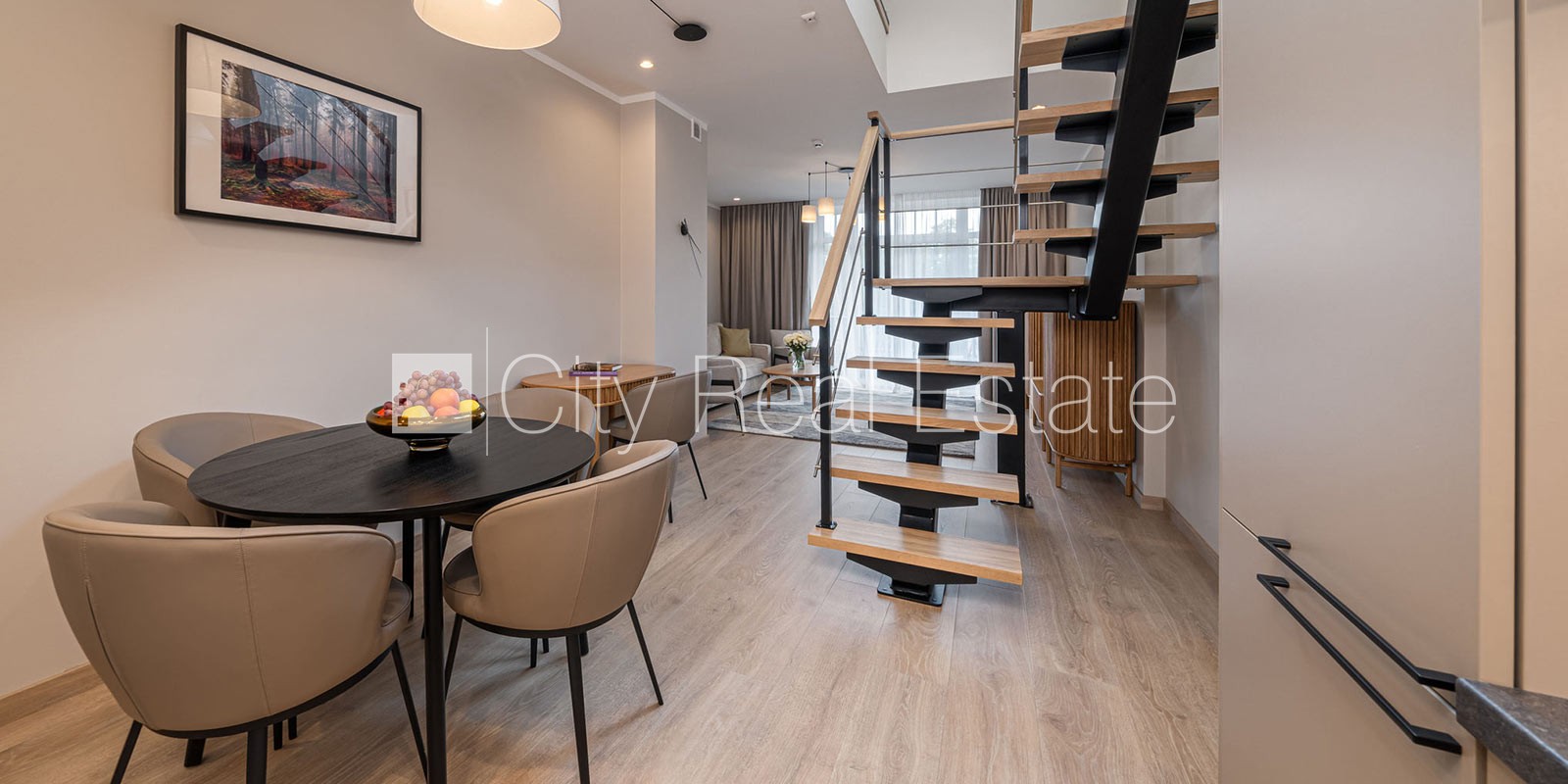 Sludinājumi. Jaunceltne, fasādes māja, labiekārtota apzaļumota teritorija, pazemes autostāvvieta, apzaļumota Cena: 2200 EUR/mēn Foto #6