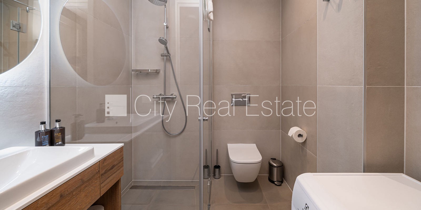 Sludinājumi. Jaunceltne, fasādes māja, labiekārtota apzaļumota teritorija, pazemes autostāvvieta, apzaļumota Cena: 2200 EUR/mēn Foto #17