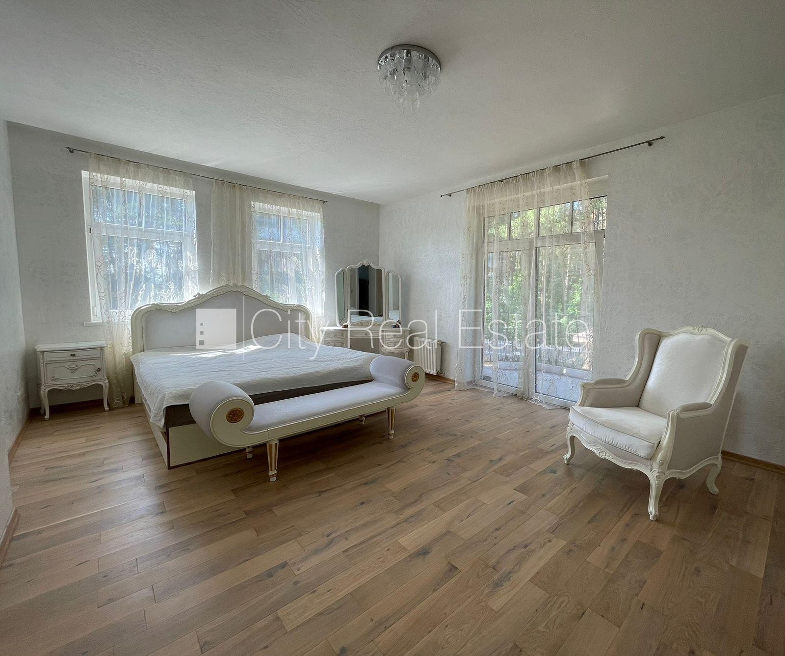 Sludinājumi. Privātmāja, labiekārtota apzaļumota teritorija, iežogota teritorija, vieta automašīnai, pirmais Cena: 6000 EUR/mēn Foto #6