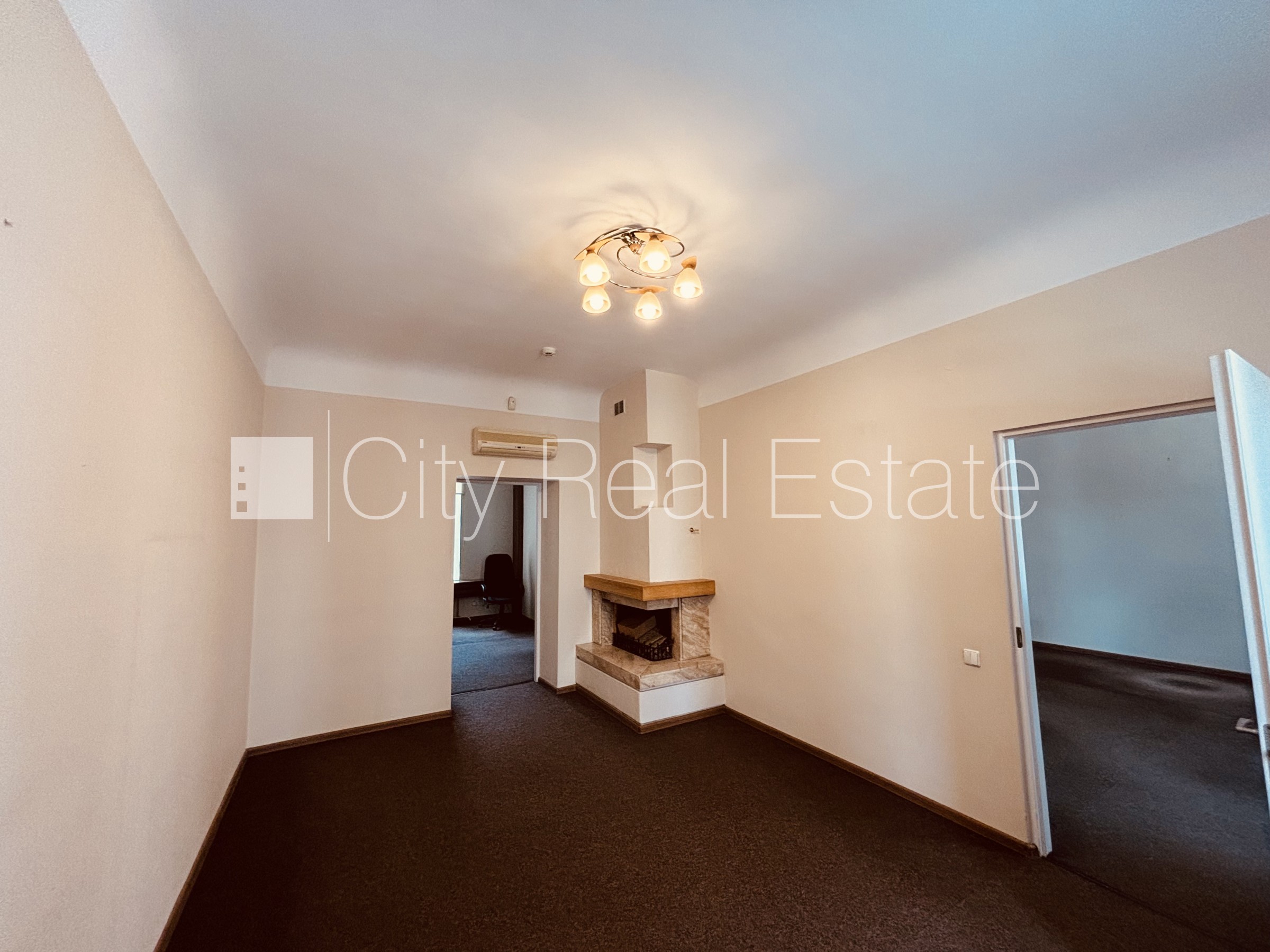 Sludinājumi. Logi vērsti mājas abās pusēs, plašs skats no loga, gaisa kondicionēšanas sistēma, centrālā apkure, Cena: 950 EUR/mēn Foto #2