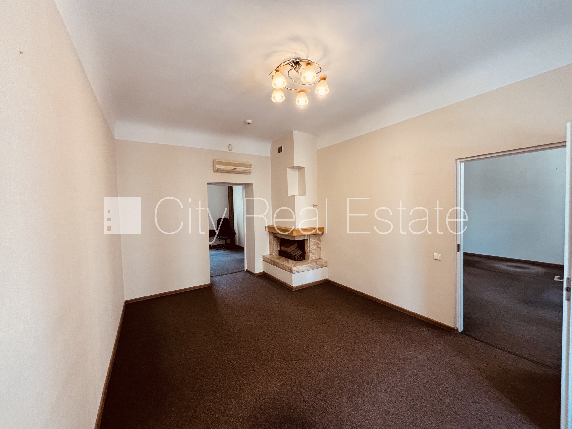 Sludinājumi. Logi vērsti mājas abās pusēs, plašs skats no loga, gaisa kondicionēšanas sistēma, centrālā apkure, Cena: 950 EUR/mēn Foto #4