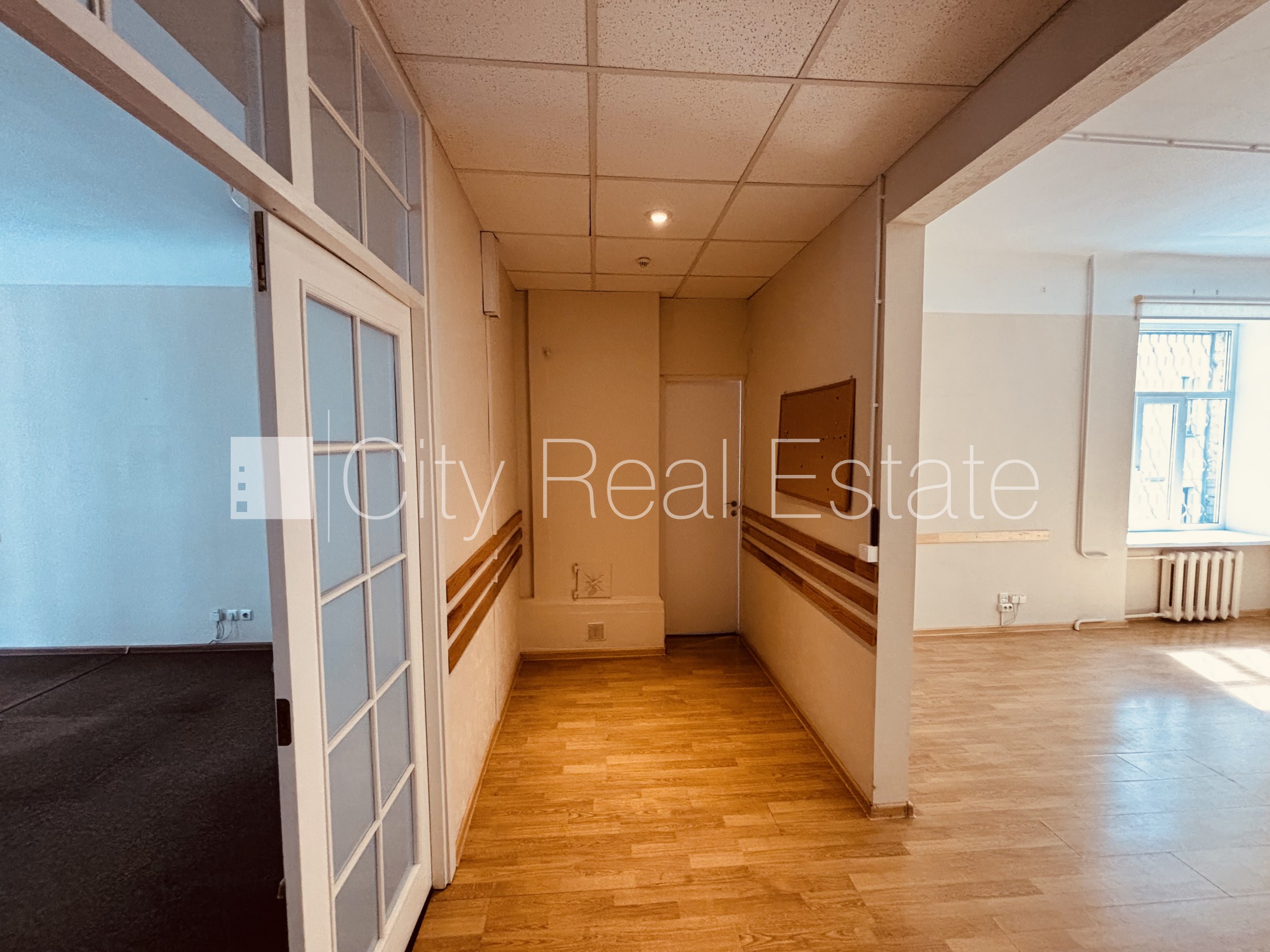 Sludinājumi. Logi vērsti mājas abās pusēs, plašs skats no loga, gaisa kondicionēšanas sistēma, centrālā apkure, Cena: 950 EUR/mēn Foto #7