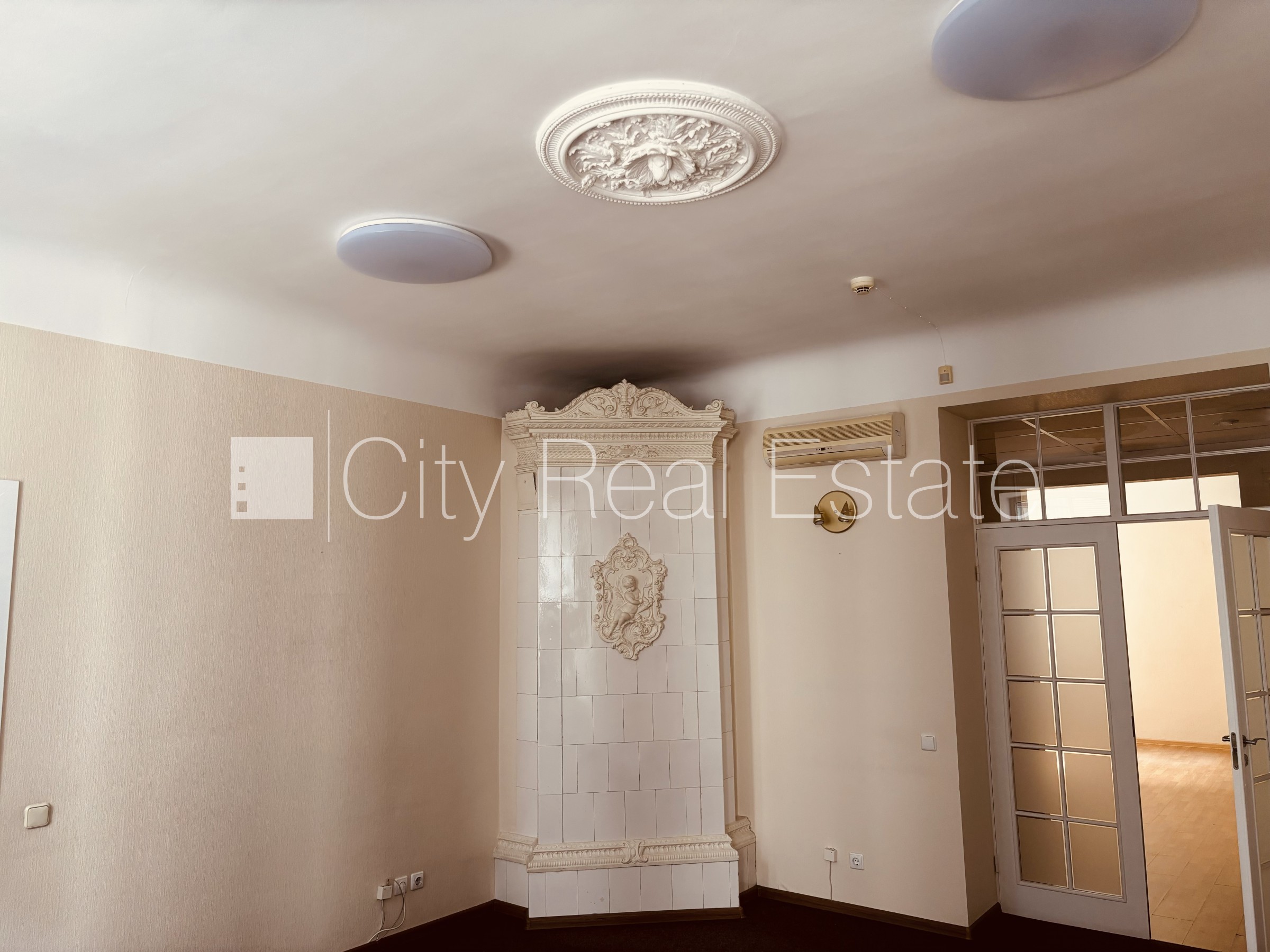 Sludinājumi. Logi vērsti mājas abās pusēs, plašs skats no loga, gaisa kondicionēšanas sistēma, centrālā apkure, Cena: 950 EUR/mēn Foto #3