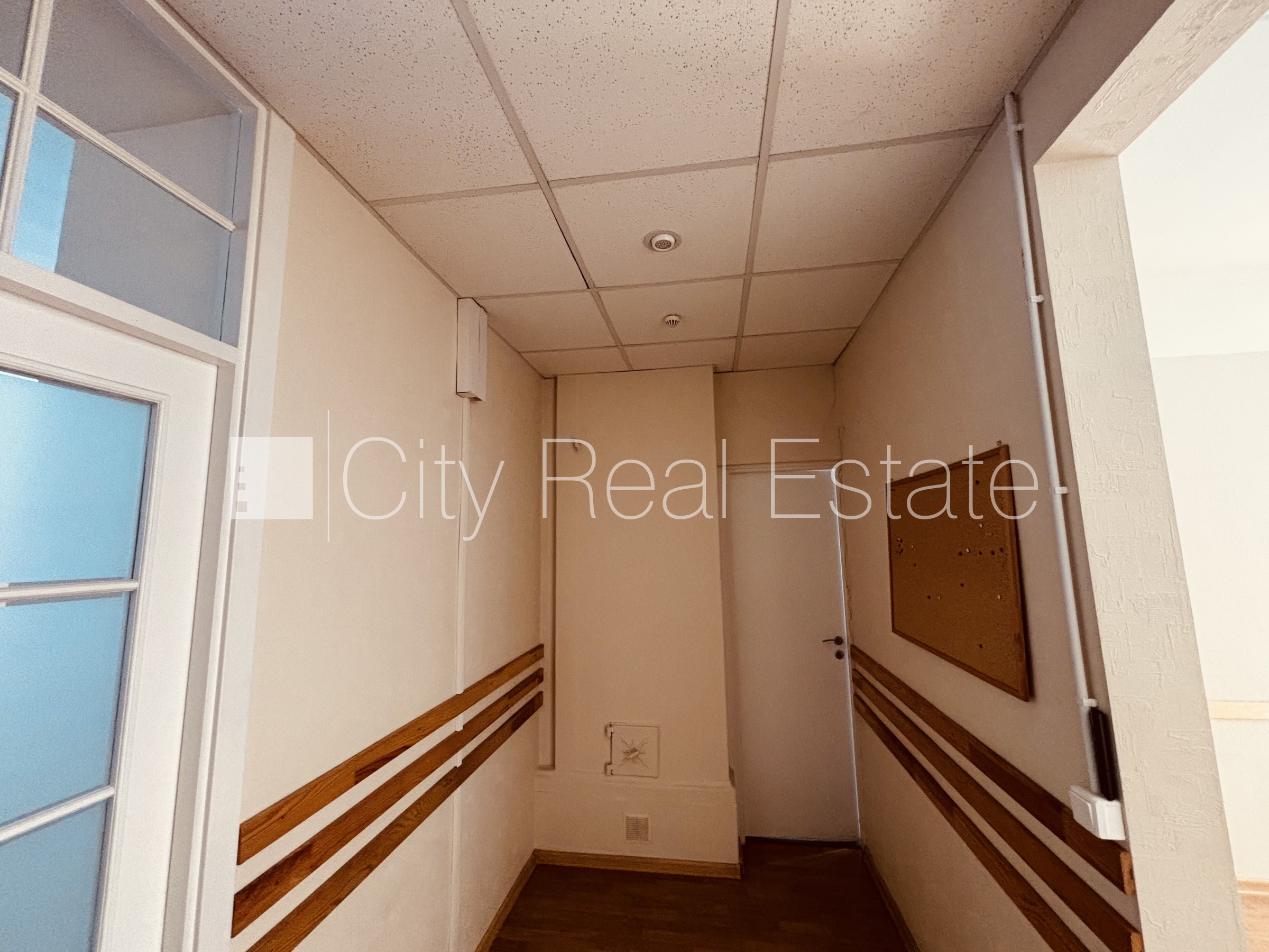 Sludinājumi. Logi vērsti mājas abās pusēs, plašs skats no loga, gaisa kondicionēšanas sistēma, centrālā apkure, Cena: 950 EUR/mēn Foto #8