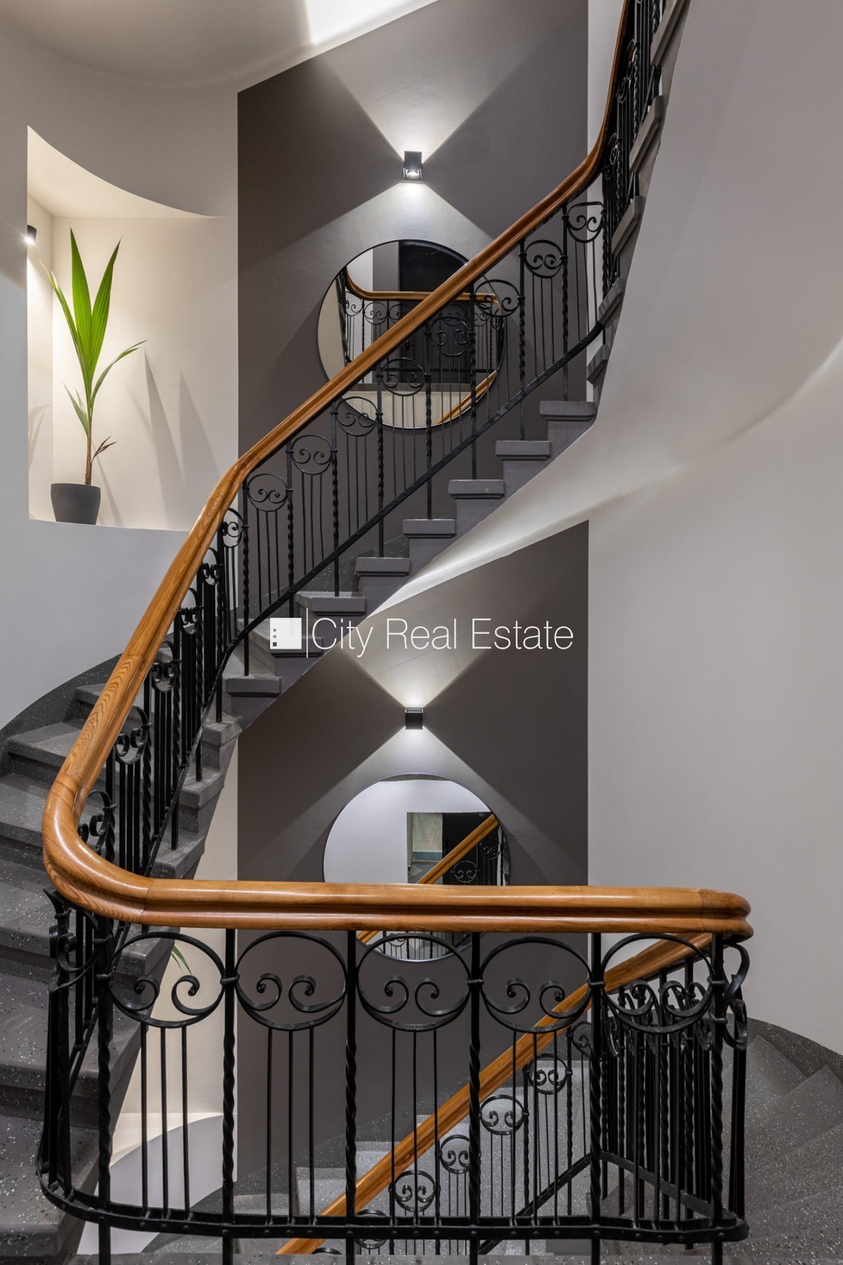 Sludinājumi. Pagalma ēka, renovēta māja, slēgts pagalms, ieeja no ielas un pagalma, ir lifts, kāpņu telpa pēc Cena: 420 EUR/mēn Foto #21