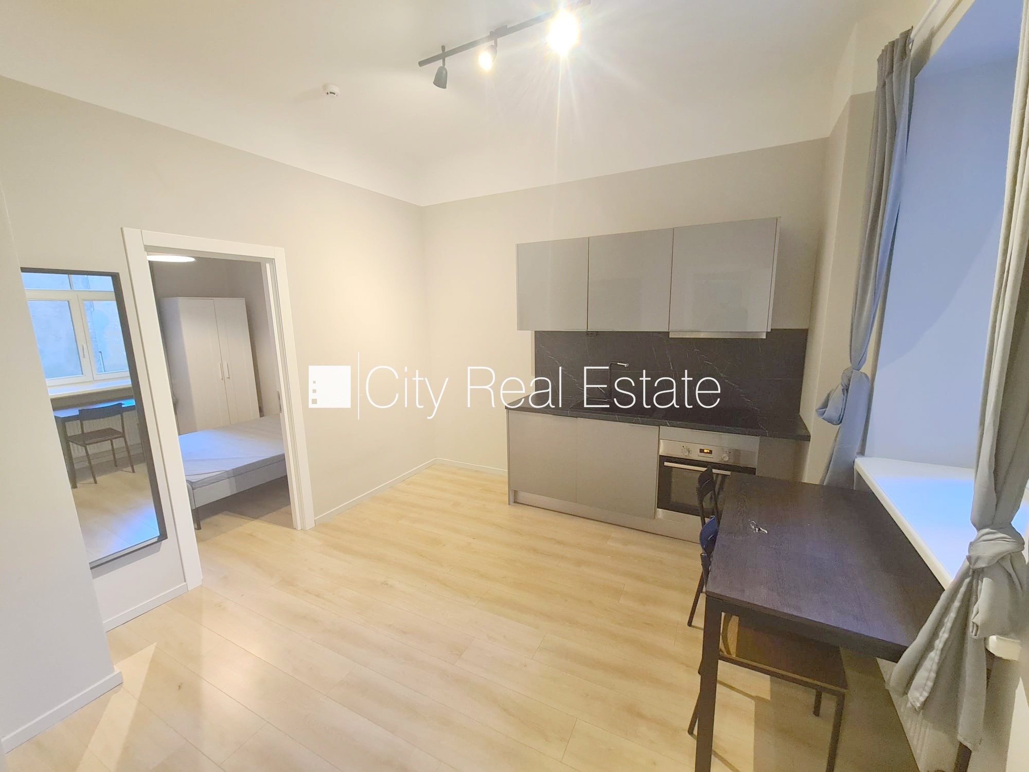 Sludinājumi. Pagalma ēka, renovēta māja, slēgts pagalms, ieeja no ielas un pagalma, ir lifts, kāpņu telpa pēc Cena: 420 EUR/mēn Foto #14