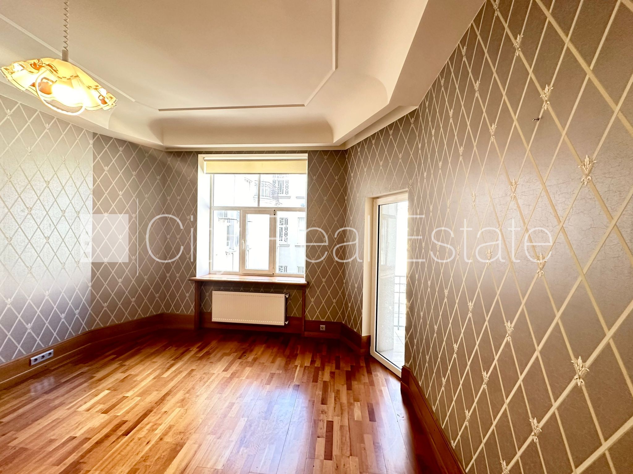 Sludinājumi. Fasādes māja, renovēta māja, labiekārtota apzaļumota teritorija, slēgts pagalms, vieta automašīnai, Cena: 1900 EUR/mēn Foto #4