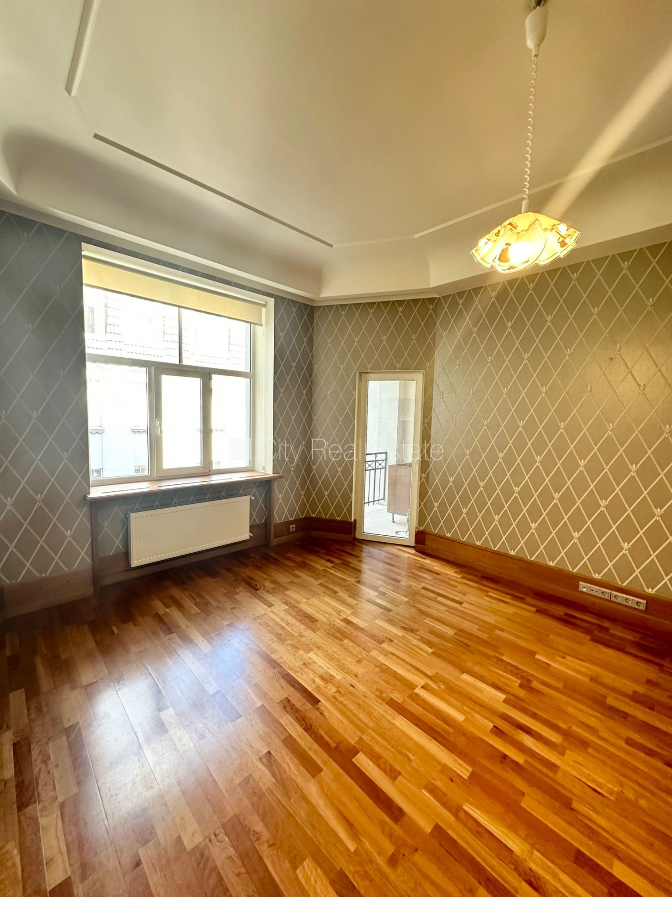 Sludinājumi. Fasādes māja, renovēta māja, labiekārtota apzaļumota teritorija, slēgts pagalms, vieta automašīnai, Cena: 1900 EUR/mēn Foto #3