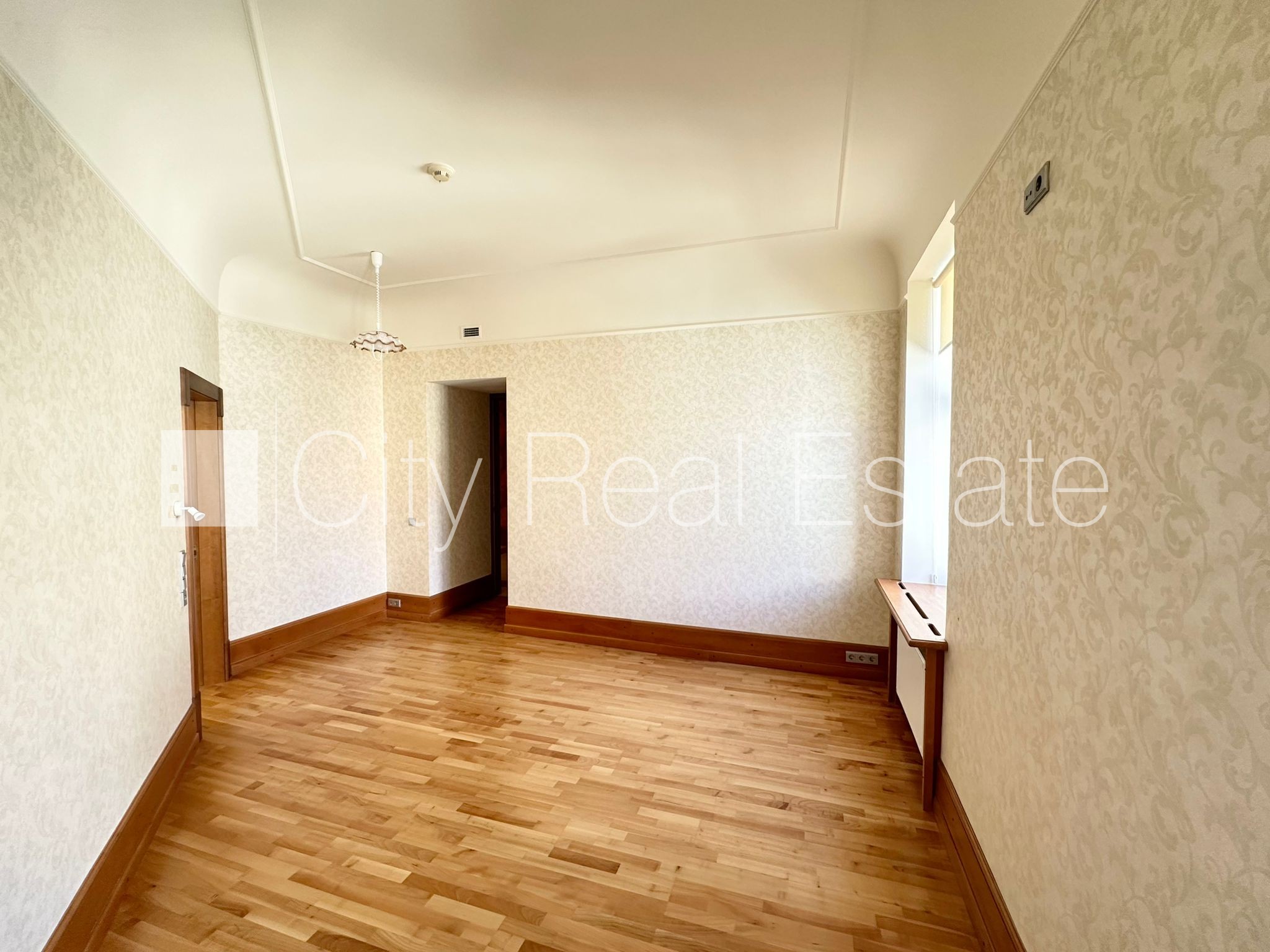 Sludinājumi. Fasādes māja, renovēta māja, labiekārtota apzaļumota teritorija, slēgts pagalms, vieta automašīnai, Cena: 1900 EUR/mēn Foto #11