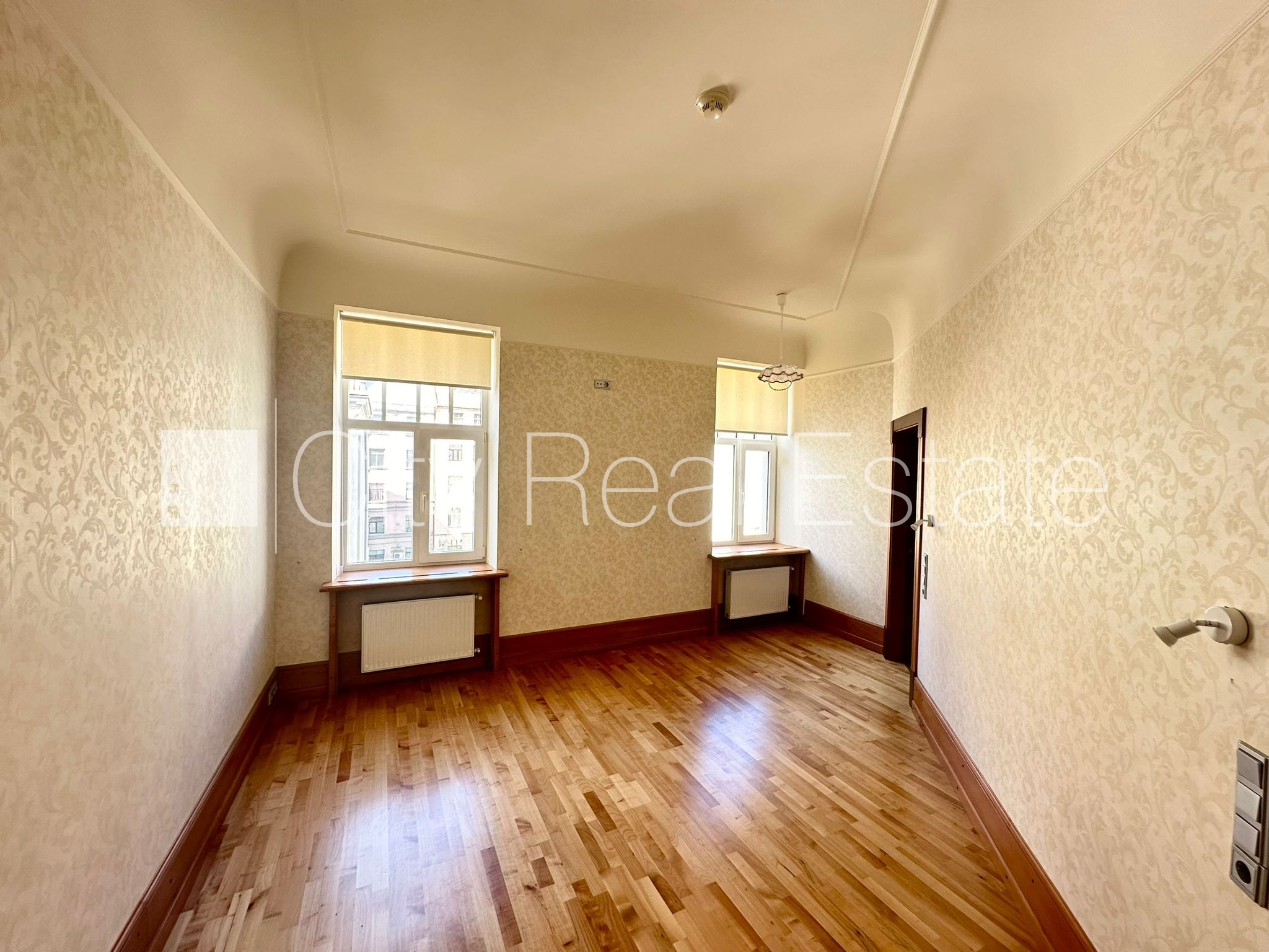 Sludinājumi. Fasādes māja, renovēta māja, labiekārtota apzaļumota teritorija, slēgts pagalms, vieta automašīnai, Cena: 1900 EUR/mēn Foto #12