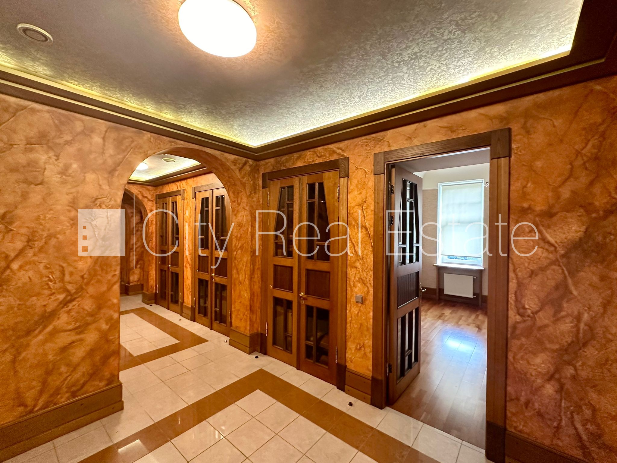 Sludinājumi. Fasādes māja, renovēta māja, labiekārtota apzaļumota teritorija, slēgts pagalms, vieta automašīnai, Cena: 1900 EUR/mēn Foto #22