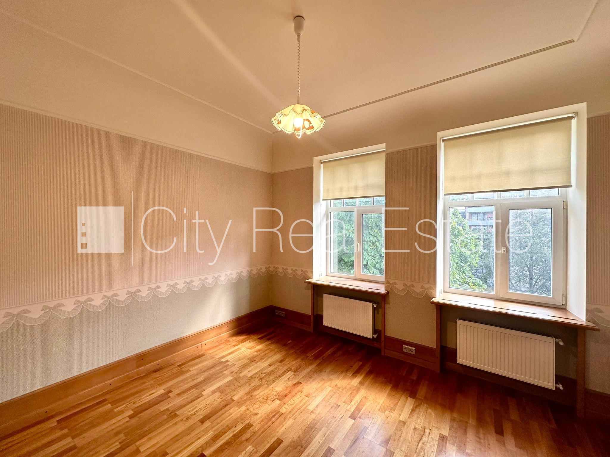 Sludinājumi. Fasādes māja, renovēta māja, labiekārtota apzaļumota teritorija, slēgts pagalms, vieta automašīnai, Cena: 1900 EUR/mēn Foto #7