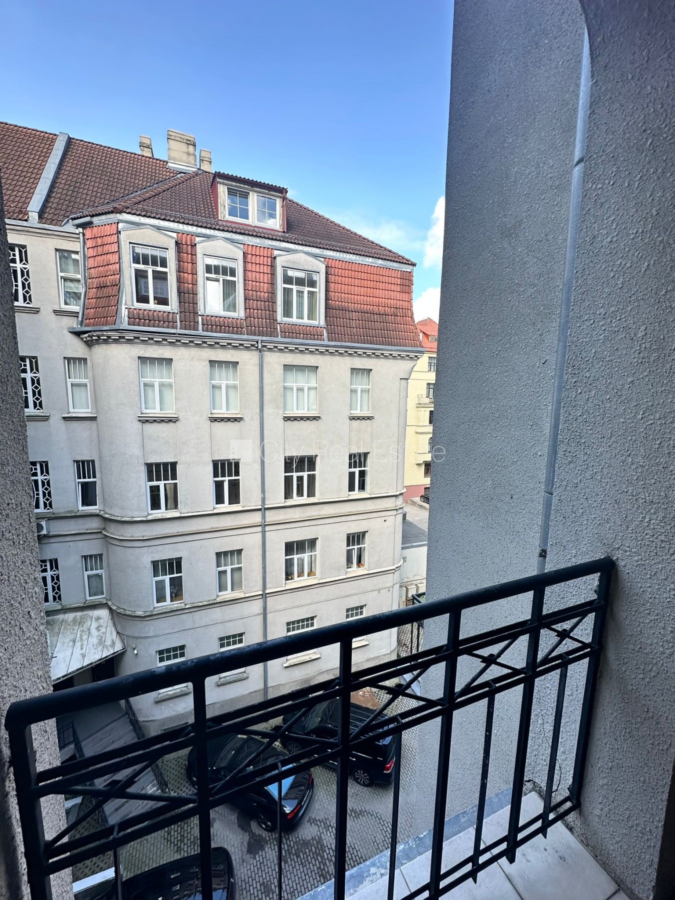 Sludinājumi. Fasādes māja, renovēta māja, labiekārtota apzaļumota teritorija, slēgts pagalms, vieta automašīnai, Cena: 1900 EUR/mēn Foto #6