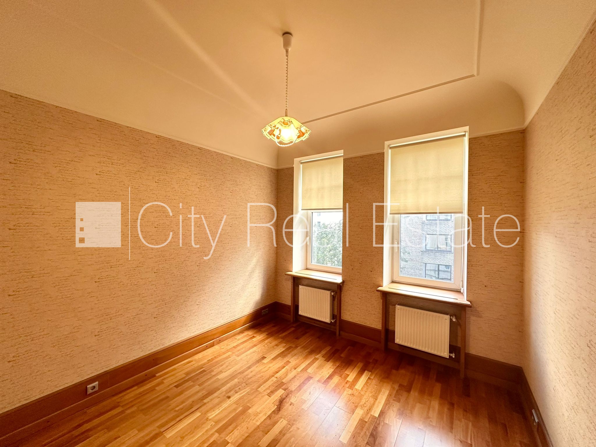 Sludinājumi. Fasādes māja, renovēta māja, labiekārtota apzaļumota teritorija, slēgts pagalms, vieta automašīnai, Cena: 1900 EUR/mēn Foto #10