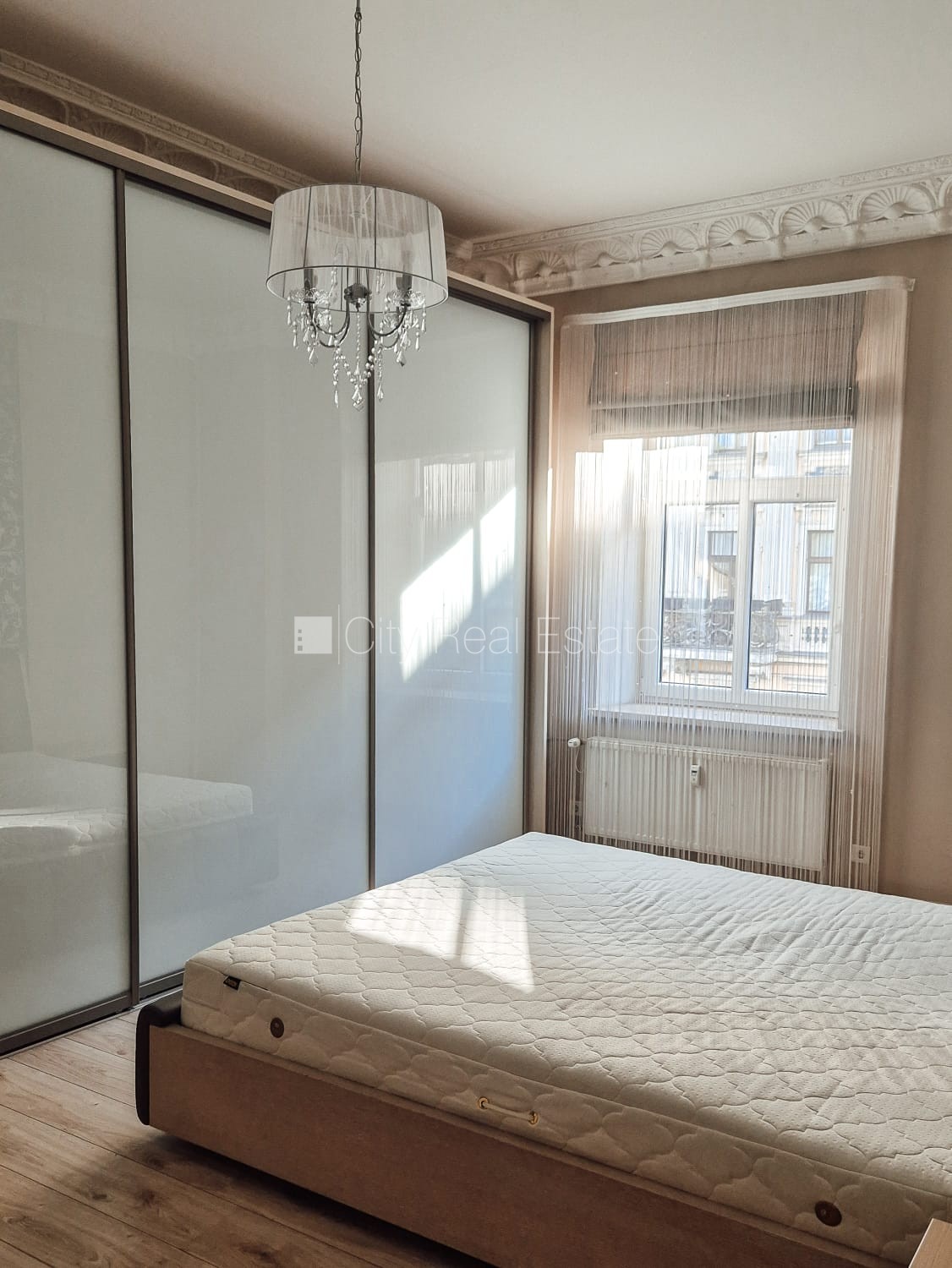 Sludinājumi. Fasādes māja, slēgts pagalms, ieeja no ielas, logi vērsti mājas abās pusēs, istabas izolētas 3 Cena: 295000 EUR Foto #11