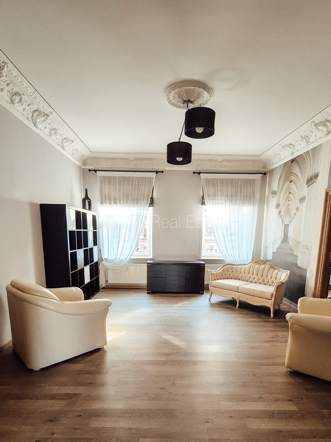 Sludinājumi. Fasādes māja, slēgts pagalms, ieeja no ielas, logi vērsti mājas abās pusēs, istabas izolētas 3 Cena: 295000 EUR Foto #1