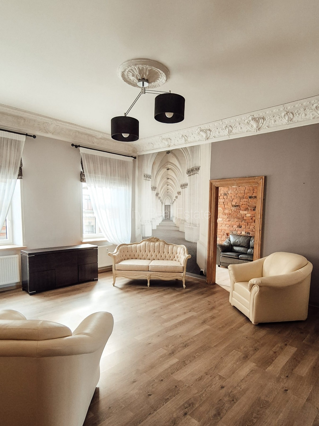 Sludinājumi. Fasādes māja, slēgts pagalms, ieeja no ielas, logi vērsti mājas abās pusēs, istabas izolētas 3 Cena: 295000 EUR Foto #2