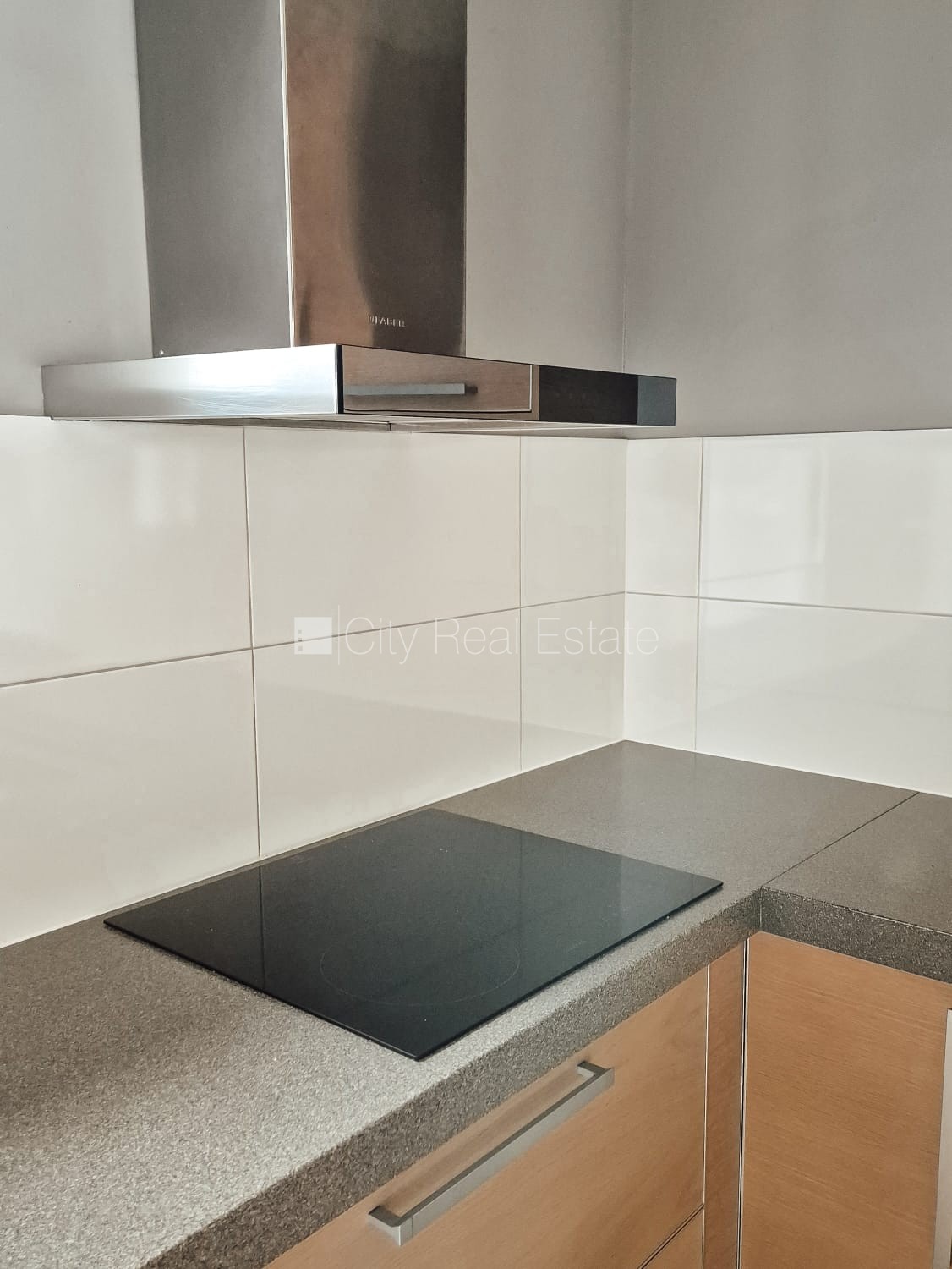 Sludinājumi. Fasādes māja, slēgts pagalms, ieeja no ielas, logi vērsti mājas abās pusēs, istabas izolētas 3 Cena: 295000 EUR Foto #8