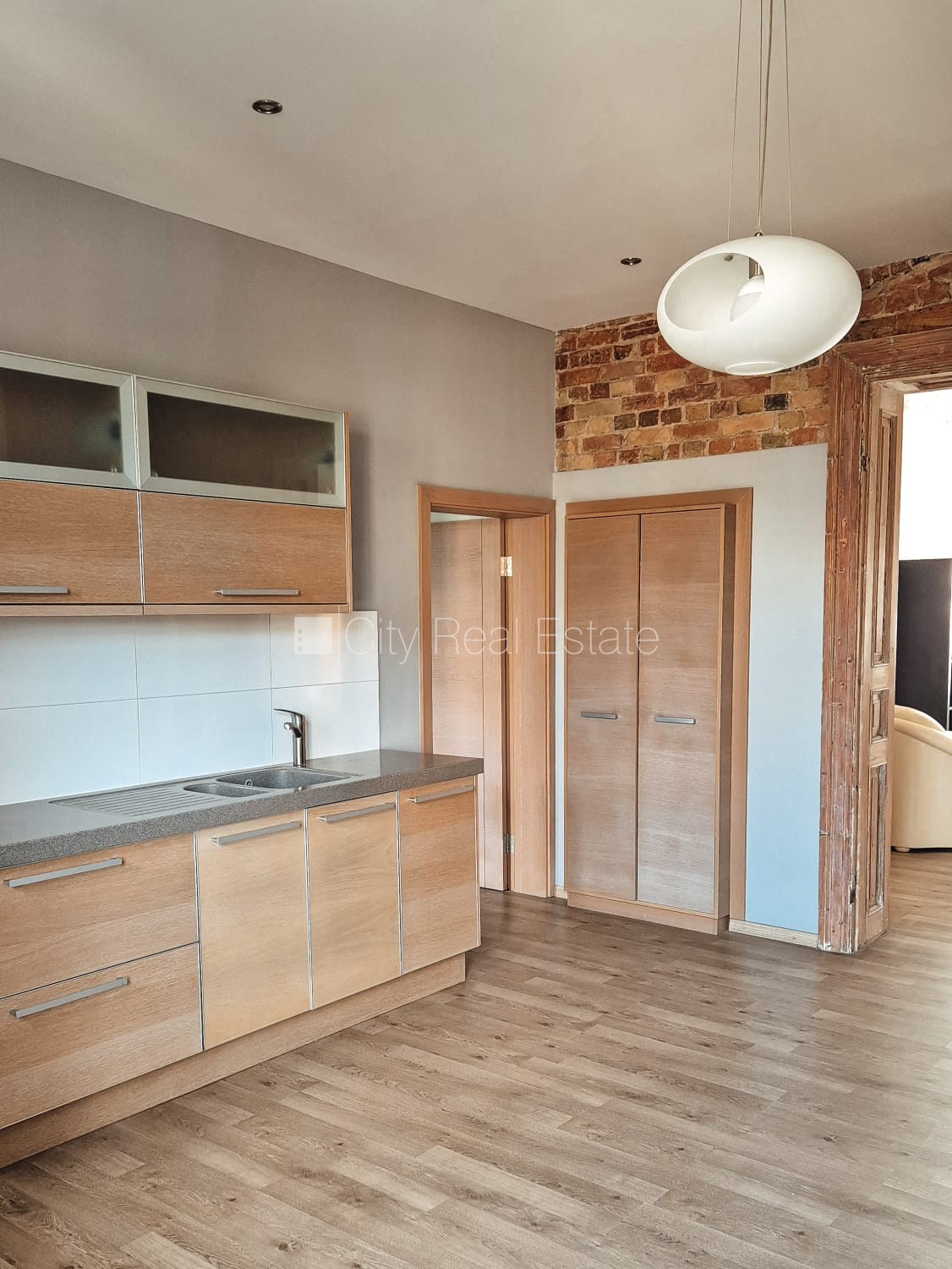 Sludinājumi. Fasādes māja, slēgts pagalms, ieeja no ielas, logi vērsti mājas abās pusēs, istabas izolētas 3 Cena: 295000 EUR Foto #9