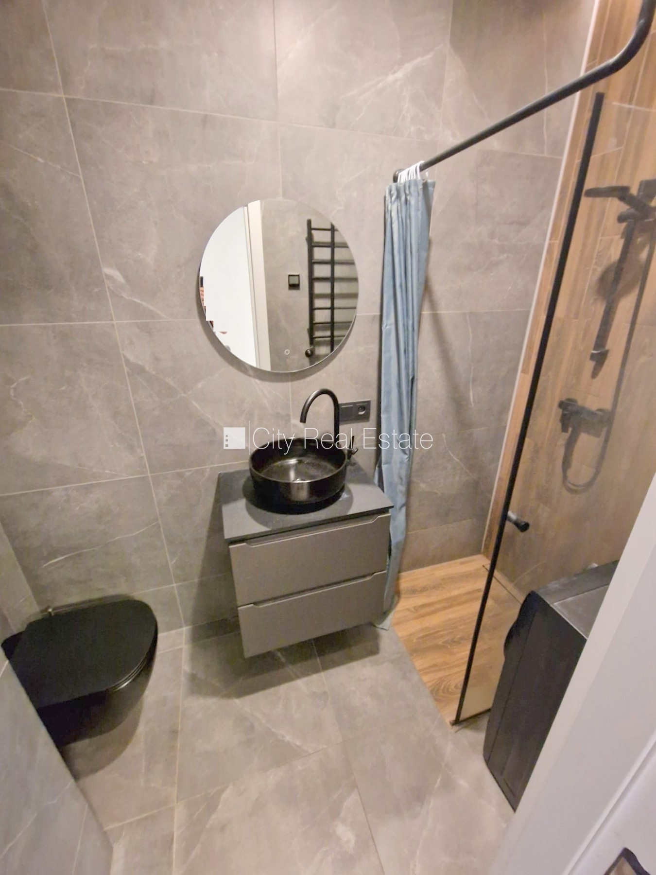 Sludinājumi. Fasādes māja, renovēta māja, slēgts pagalms, ieeja no ielas un pagalma, ir lifts, kāpņu telpa pēc Cena: 390 EUR/mēn Foto #8