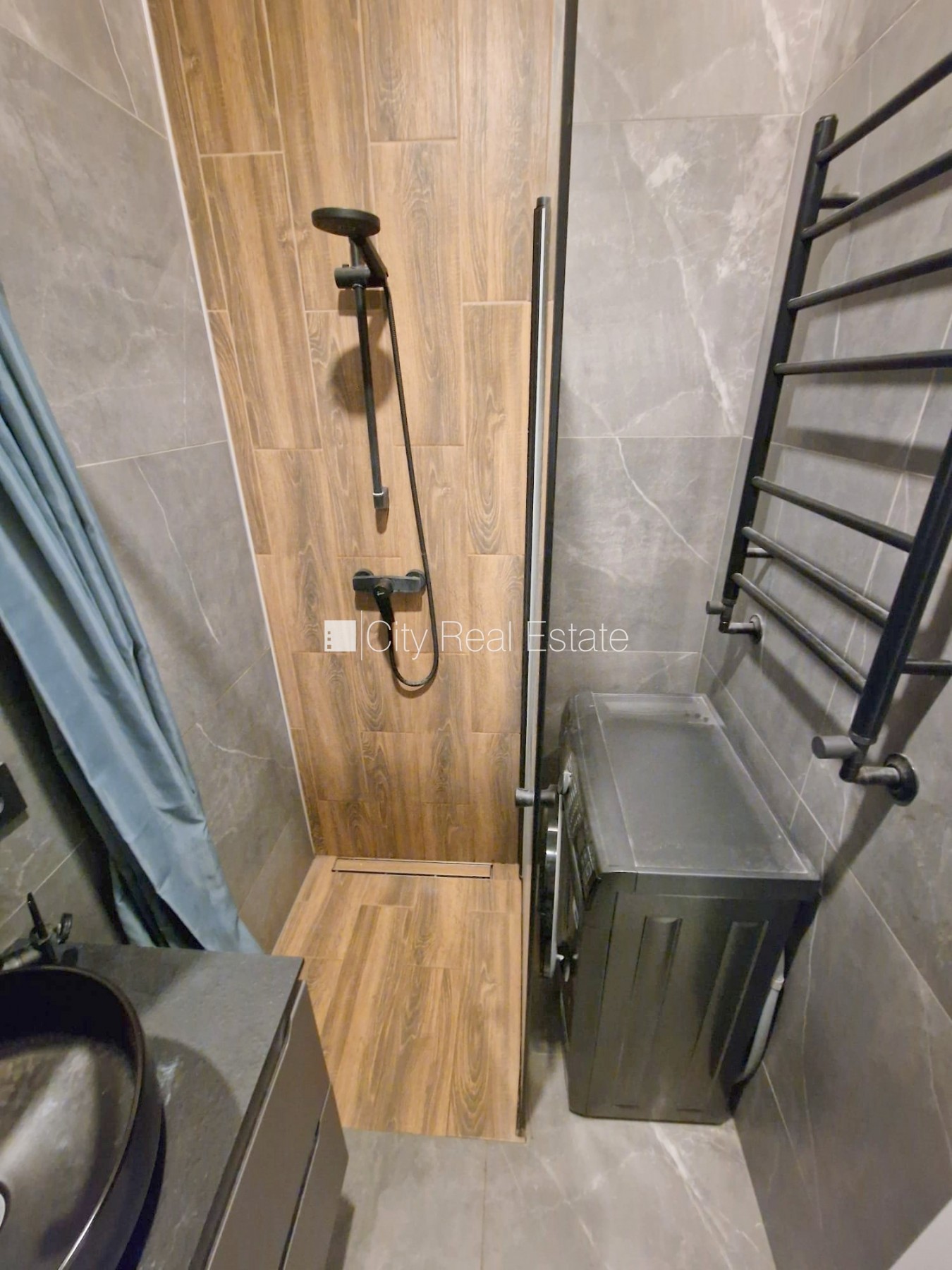 Sludinājumi. Fasādes māja, renovēta māja, slēgts pagalms, ieeja no ielas un pagalma, ir lifts, kāpņu telpa pēc Cena: 390 EUR/mēn Foto #9