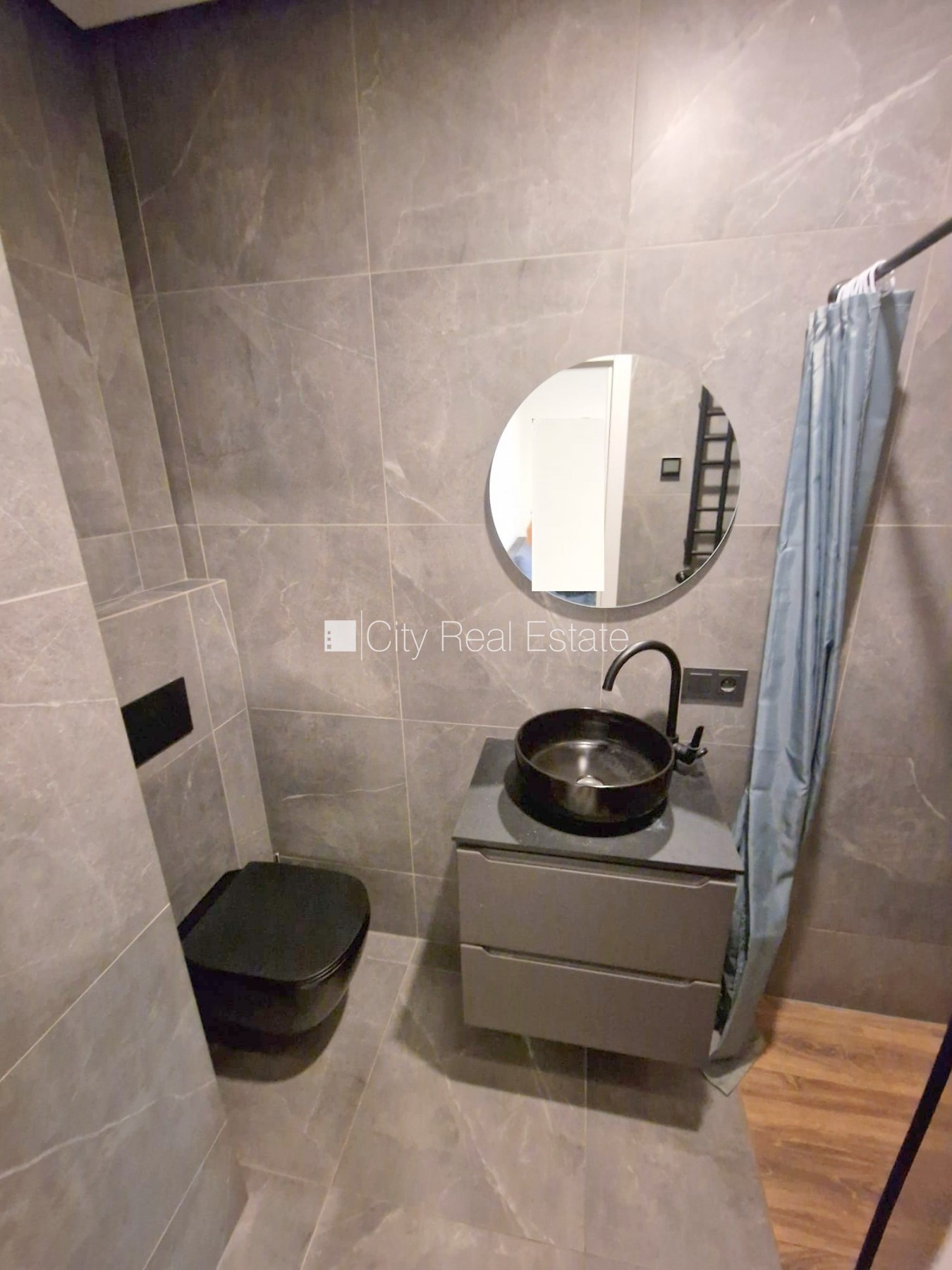 Sludinājumi. Fasādes māja, renovēta māja, slēgts pagalms, ieeja no ielas un pagalma, ir lifts, kāpņu telpa pēc Cena: 390 EUR/mēn Foto #10