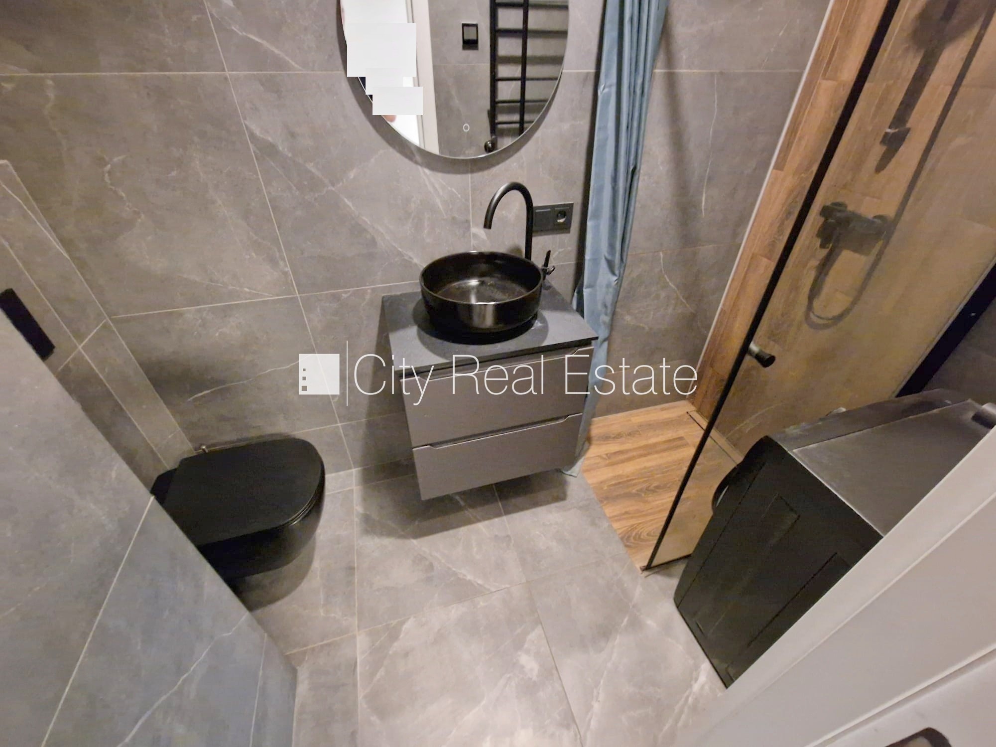 Sludinājumi. Fasādes māja, renovēta māja, slēgts pagalms, ieeja no ielas un pagalma, ir lifts, kāpņu telpa pēc Cena: 390 EUR/mēn Foto #7