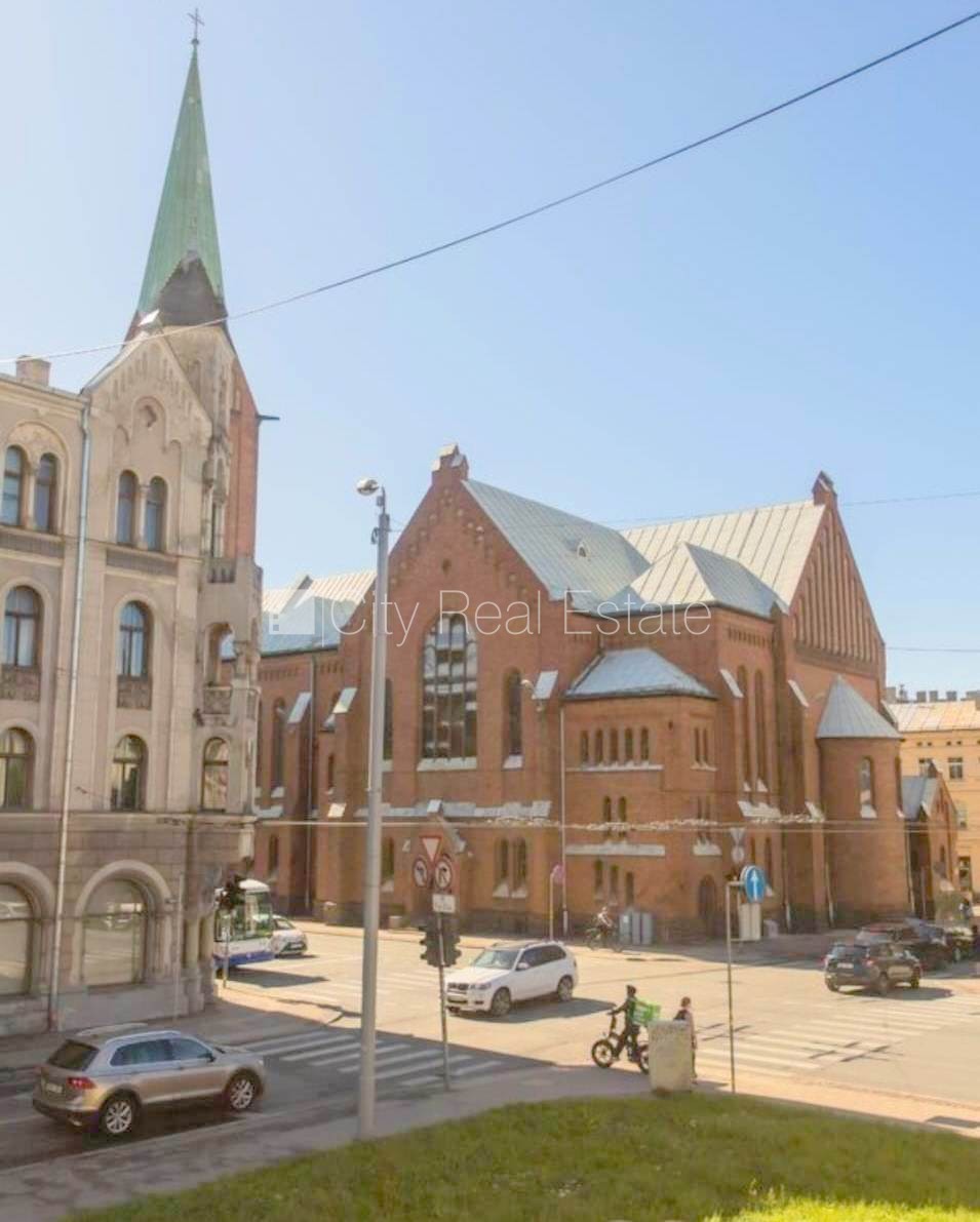 Sludinājumi. Fasādes māja, zaļā teritorija, slēgts pagalms, ieeja no ielas un pagalma, logi vērsti mājas abās Cena: 600 EUR/mēn Foto #24