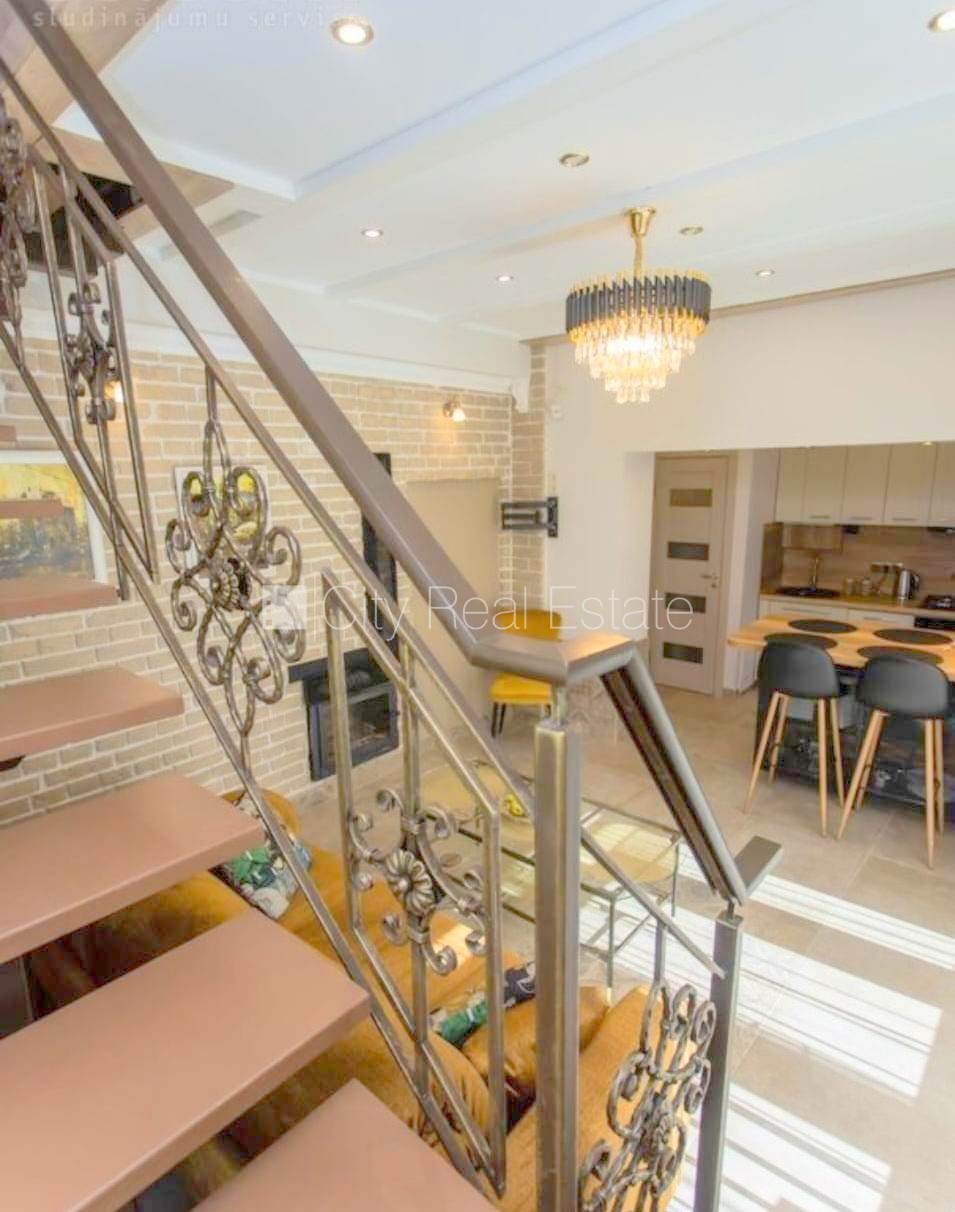 Sludinājumi. Fasādes māja, zaļā teritorija, slēgts pagalms, ieeja no ielas un pagalma, logi vērsti mājas abās Cena: 600 EUR/mēn Foto #16