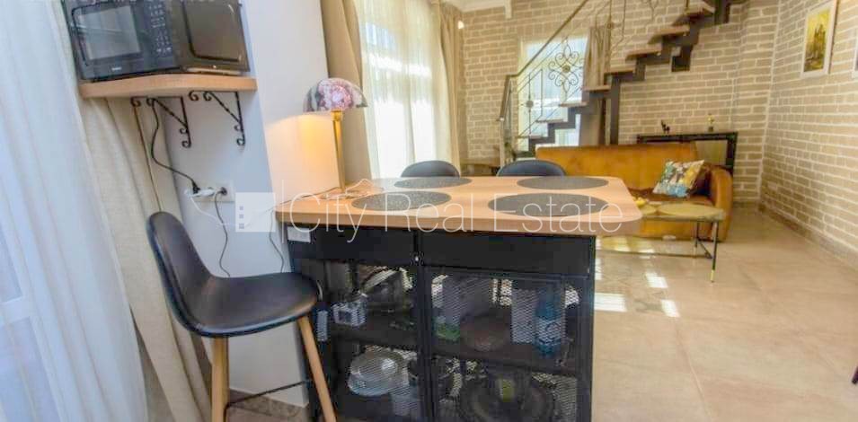 Sludinājumi. Fasādes māja, zaļā teritorija, slēgts pagalms, ieeja no ielas un pagalma, logi vērsti mājas abās Cena: 600 EUR/mēn Foto #11