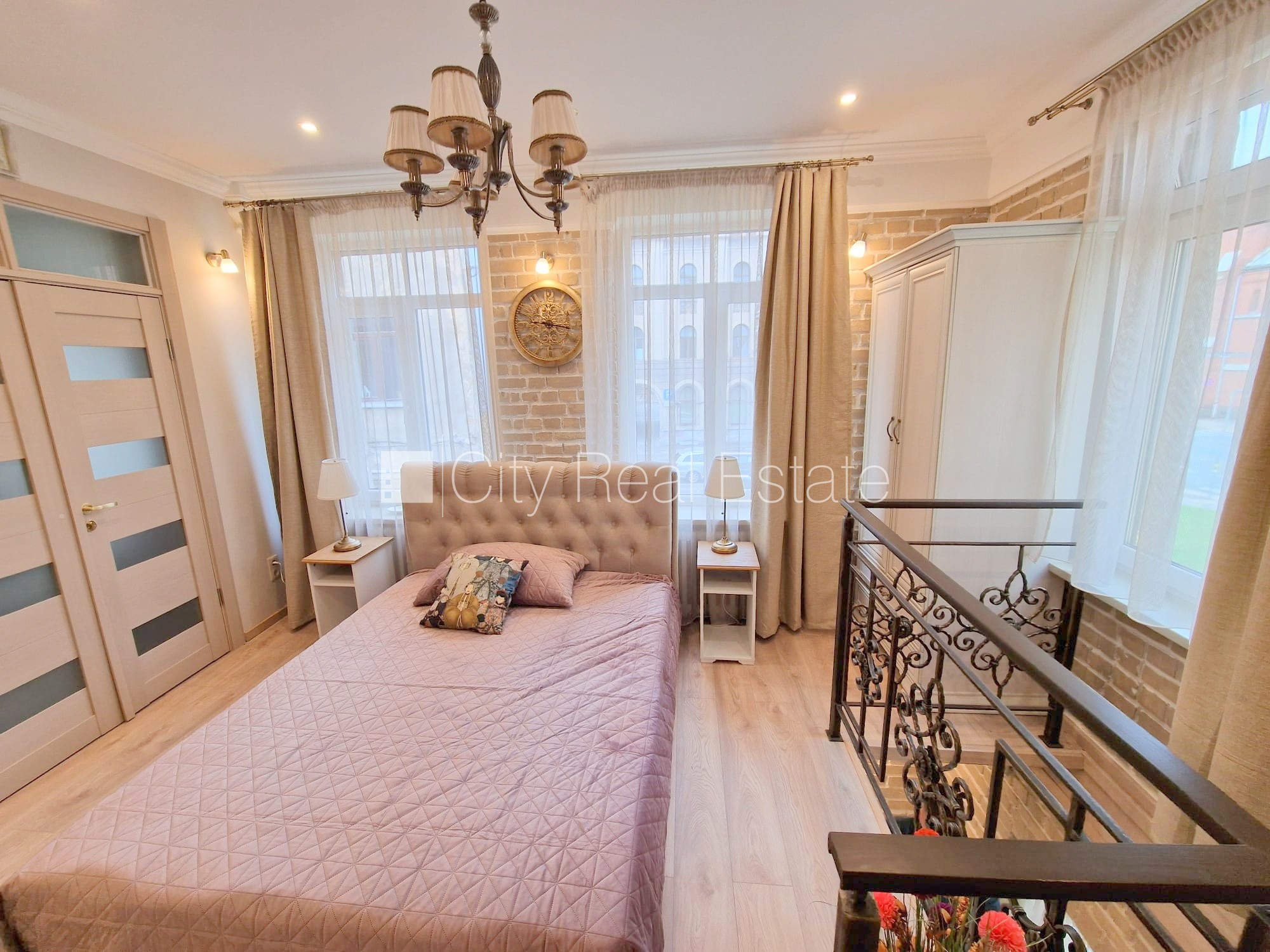 Sludinājumi. Fasādes māja, zaļā teritorija, slēgts pagalms, ieeja no ielas un pagalma, logi vērsti mājas abās Cena: 600 EUR/mēn Foto #20