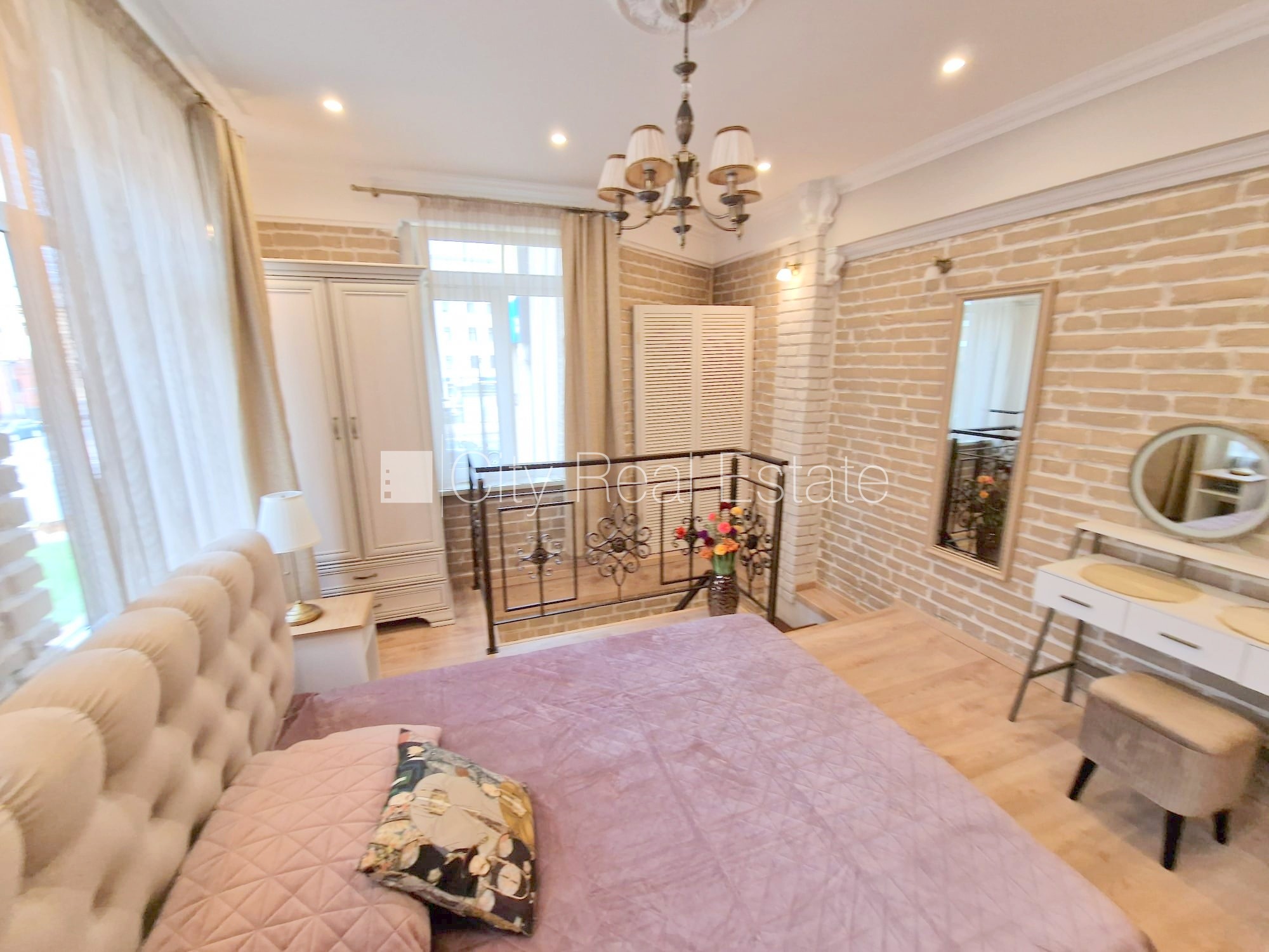 Sludinājumi. Fasādes māja, zaļā teritorija, slēgts pagalms, ieeja no ielas un pagalma, logi vērsti mājas abās Cena: 600 EUR/mēn Foto #23