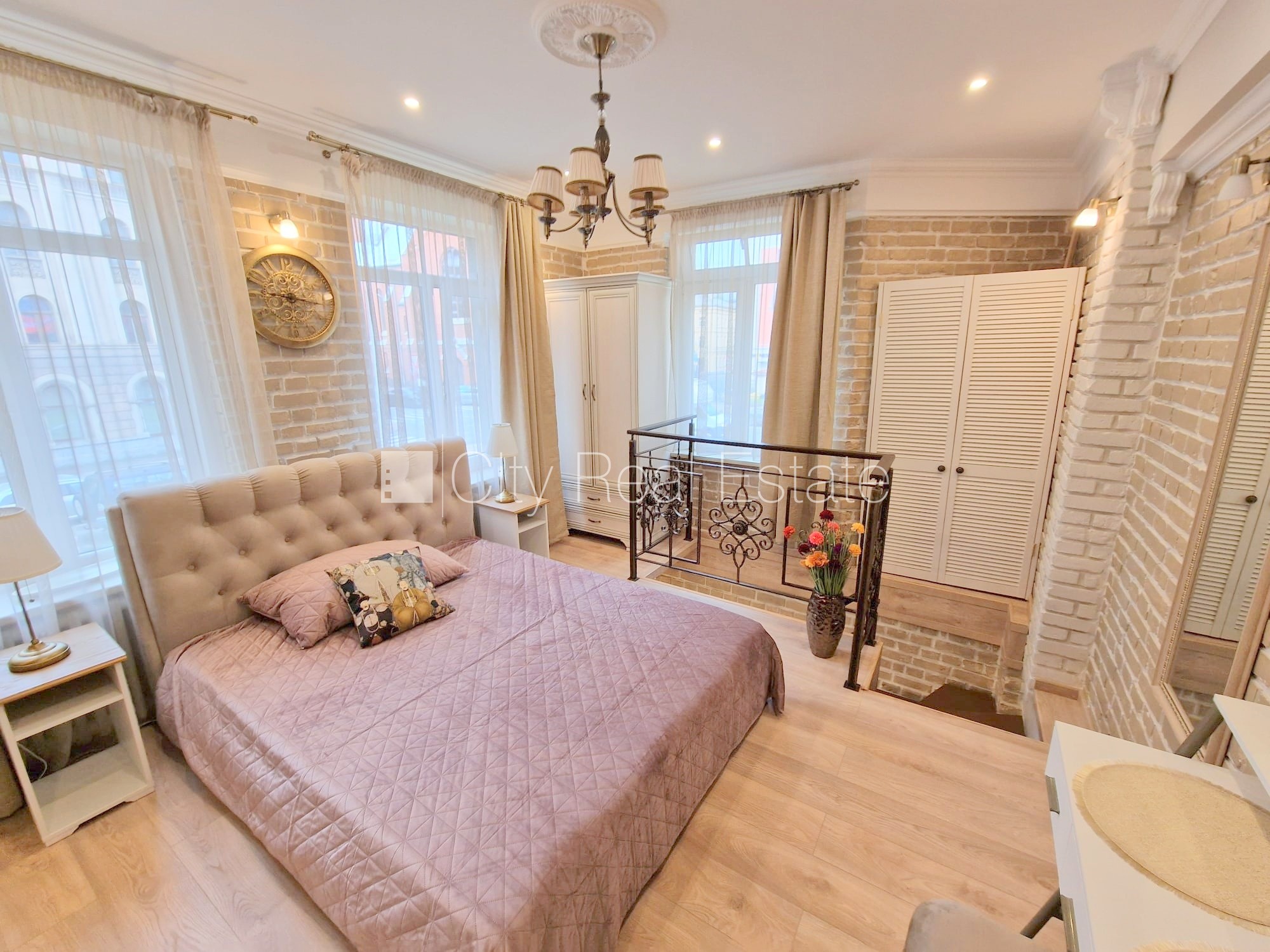 Sludinājumi. Fasādes māja, zaļā teritorija, slēgts pagalms, ieeja no ielas un pagalma, logi vērsti mājas abās Cena: 600 EUR/mēn Foto #19