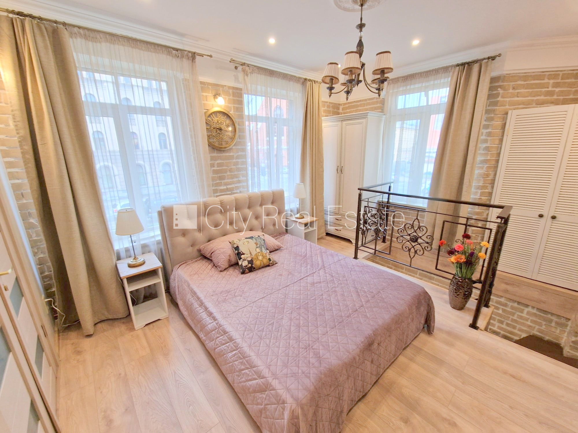 Sludinājumi. Fasādes māja, zaļā teritorija, slēgts pagalms, ieeja no ielas un pagalma, logi vērsti mājas abās Cena: 600 EUR/mēn Foto #18