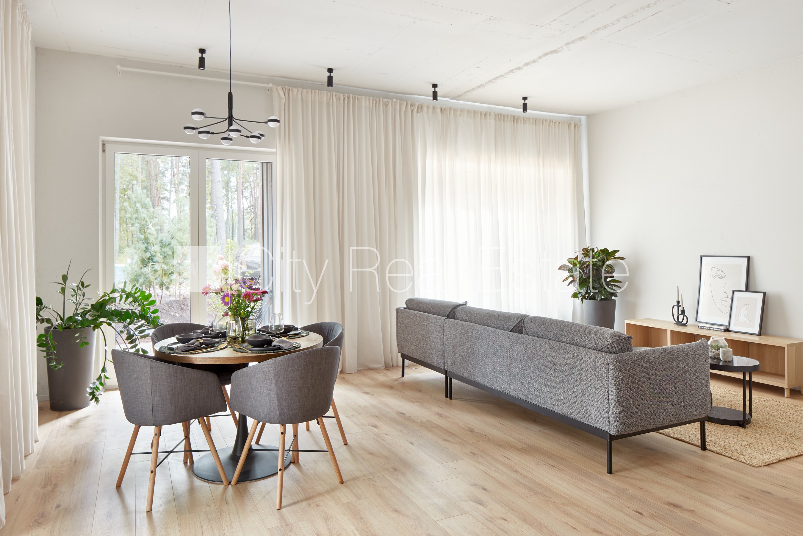 Sludinājumi. Privātmāja, energo efektīva māja, labiekārtota apzaļumota teritorija, slēgta teritorija, vieta Cena: 1250 EUR/mēn Foto #1