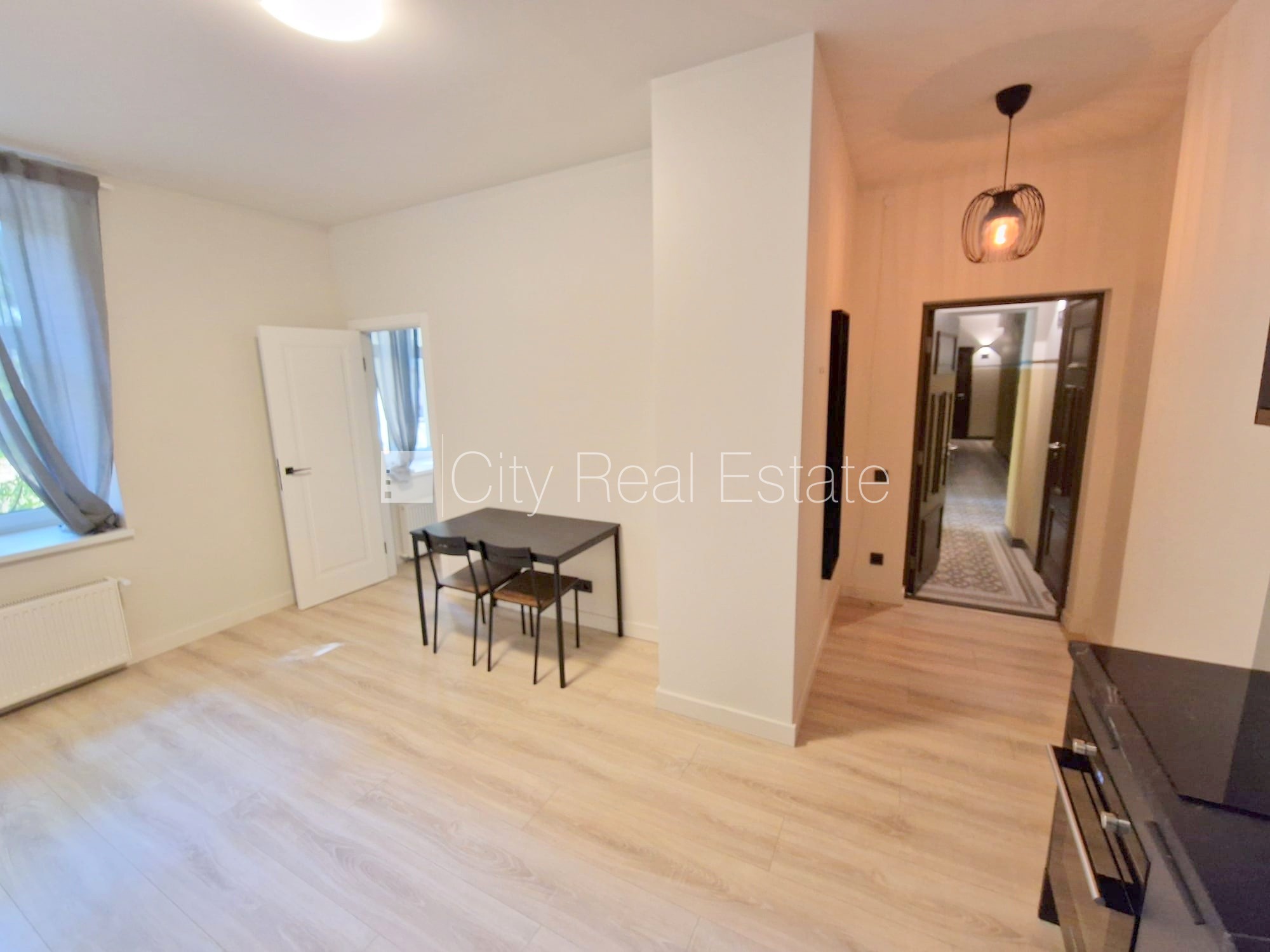 Sludinājumi. Fasādes māja, renovēta māja, slēgts pagalms, ieeja no ielas, ir lifts, kāpņu telpa pēc kapitālā Cena: 510 EUR/mēn Foto #12