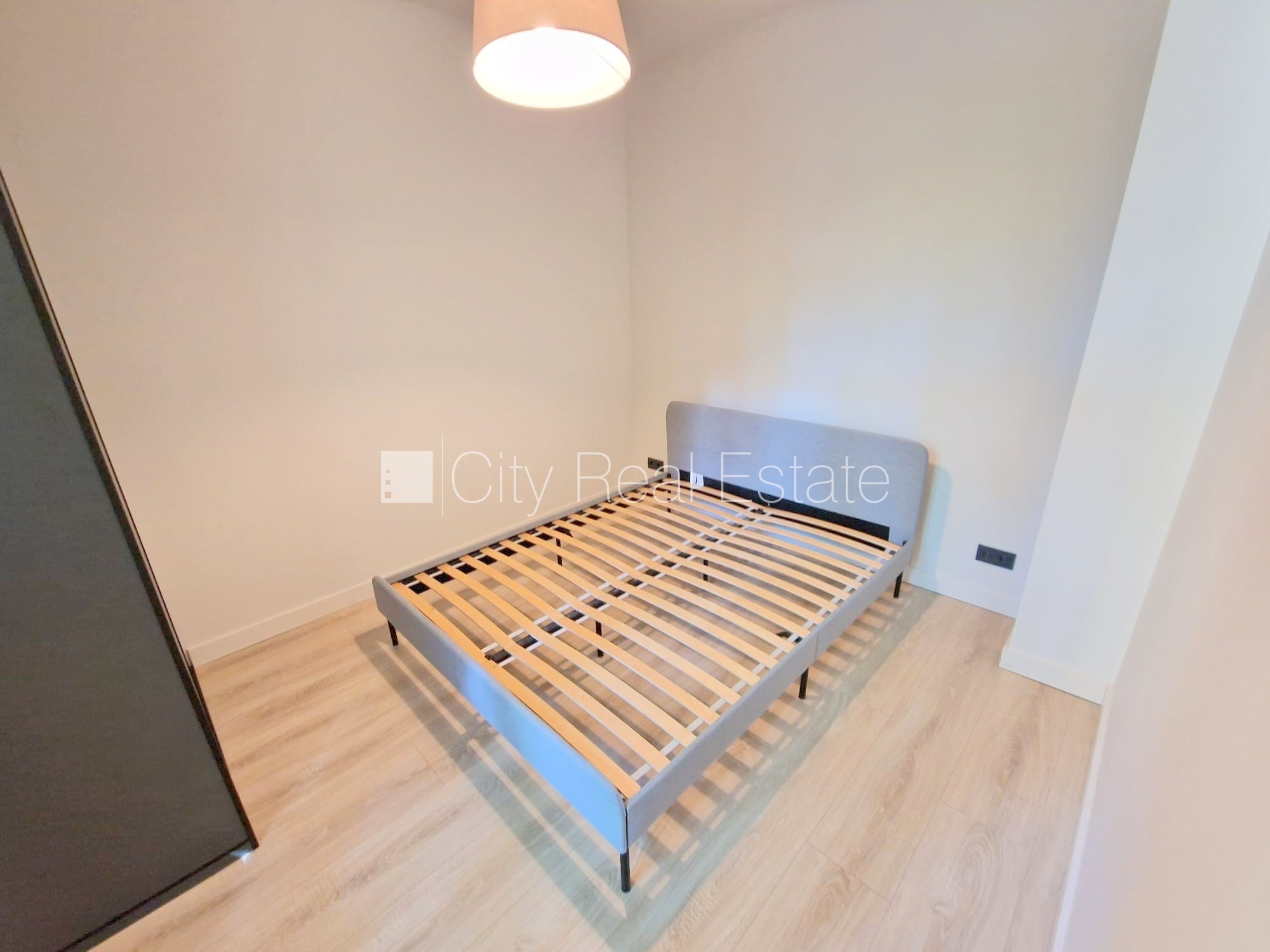 Sludinājumi. Fasādes māja, renovēta māja, slēgts pagalms, ieeja no ielas, ir lifts, kāpņu telpa pēc kapitālā Cena: 510 EUR/mēn Foto #6