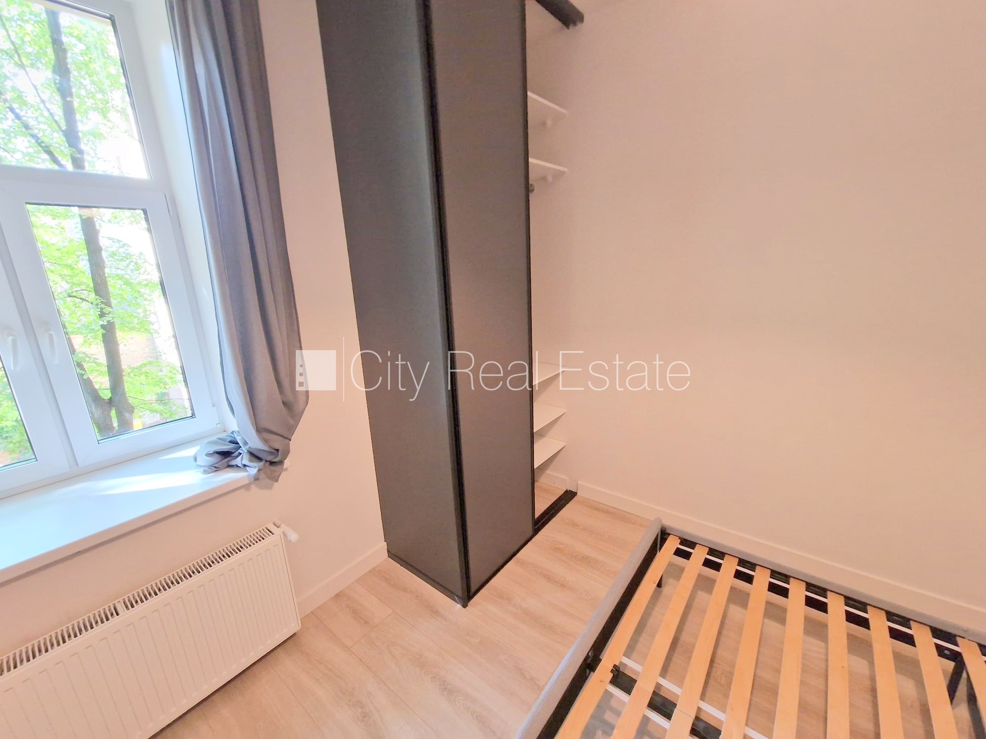 Sludinājumi. Fasādes māja, renovēta māja, slēgts pagalms, ieeja no ielas, ir lifts, kāpņu telpa pēc kapitālā Cena: 510 EUR/mēn Foto #8