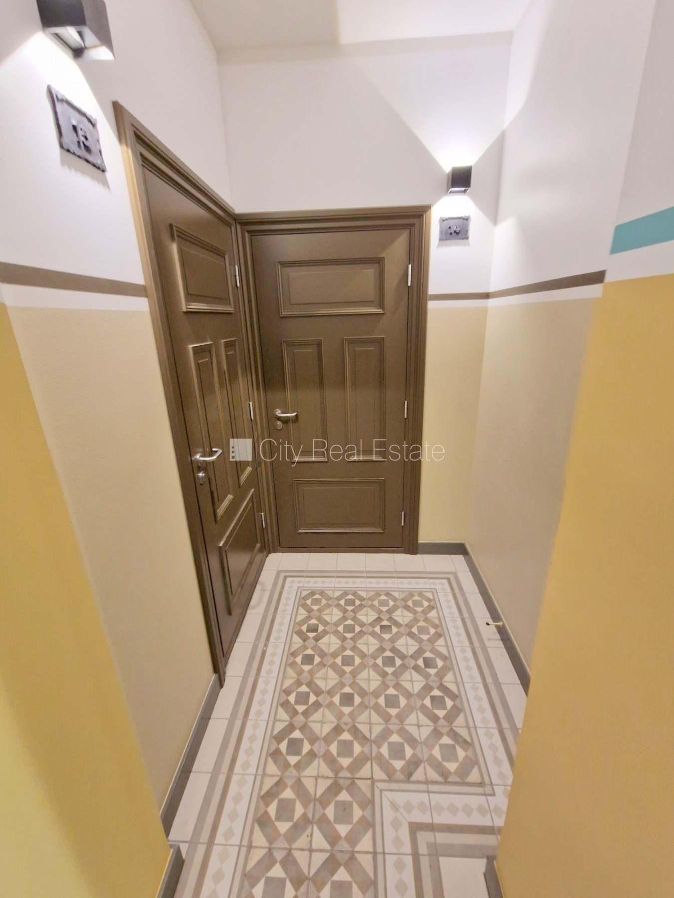 Sludinājumi. Fasādes māja, renovēta māja, slēgts pagalms, ieeja no ielas, ir lifts, kāpņu telpa pēc kapitālā Cena: 510 EUR/mēn Foto #14