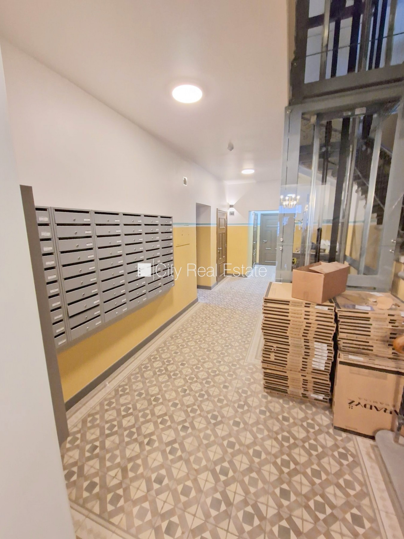 Sludinājumi. Fasādes māja, renovēta māja, slēgts pagalms, ieeja no ielas, ir lifts, kāpņu telpa pēc kapitālā Cena: 510 EUR/mēn Foto #17