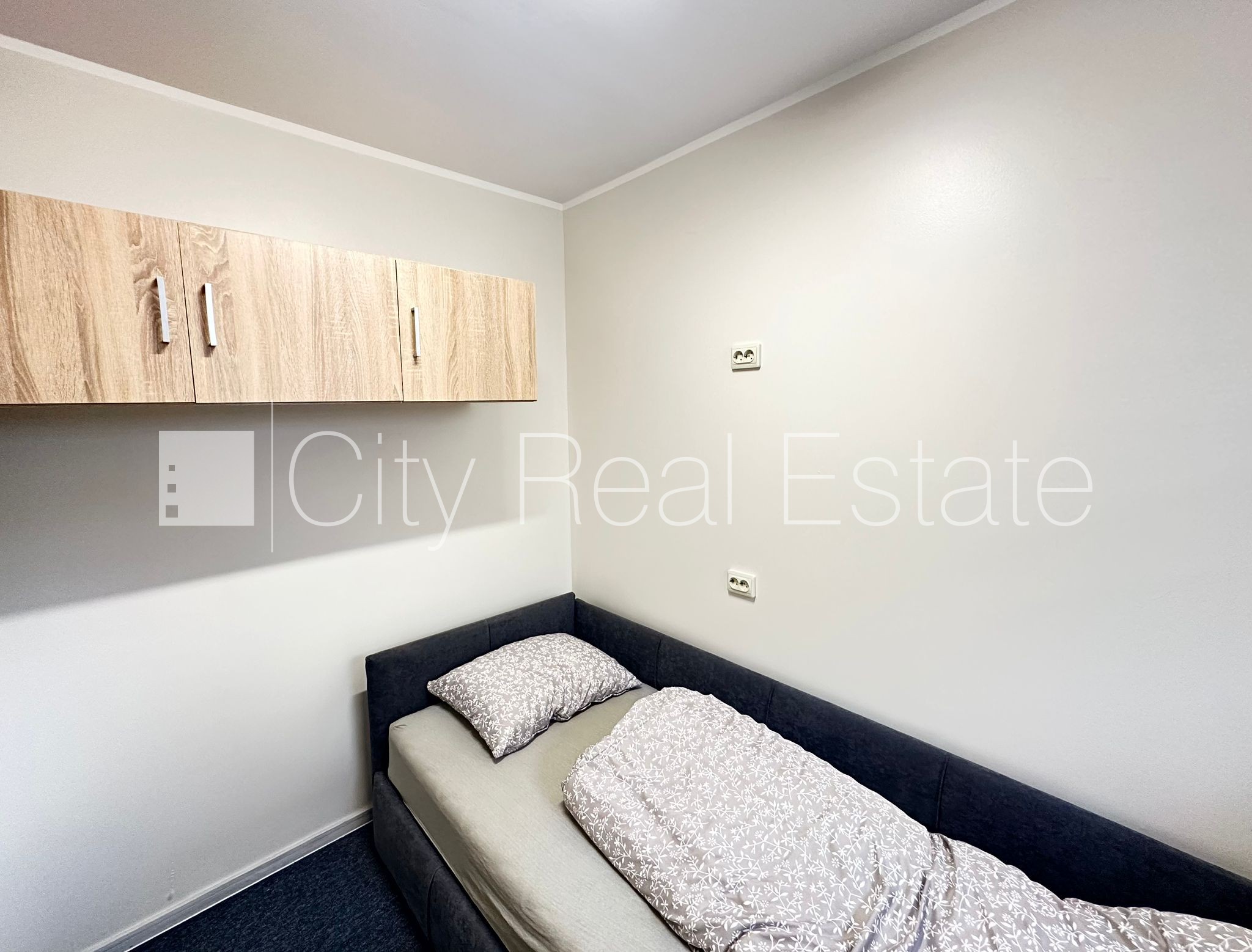 Sludinājumi. Fasādes māja, labiekārtots apzaļumots pagalms, slēgts pagalms, vieta vairākām automašīnām, ieeja no Cena: 88000 EUR Foto #9