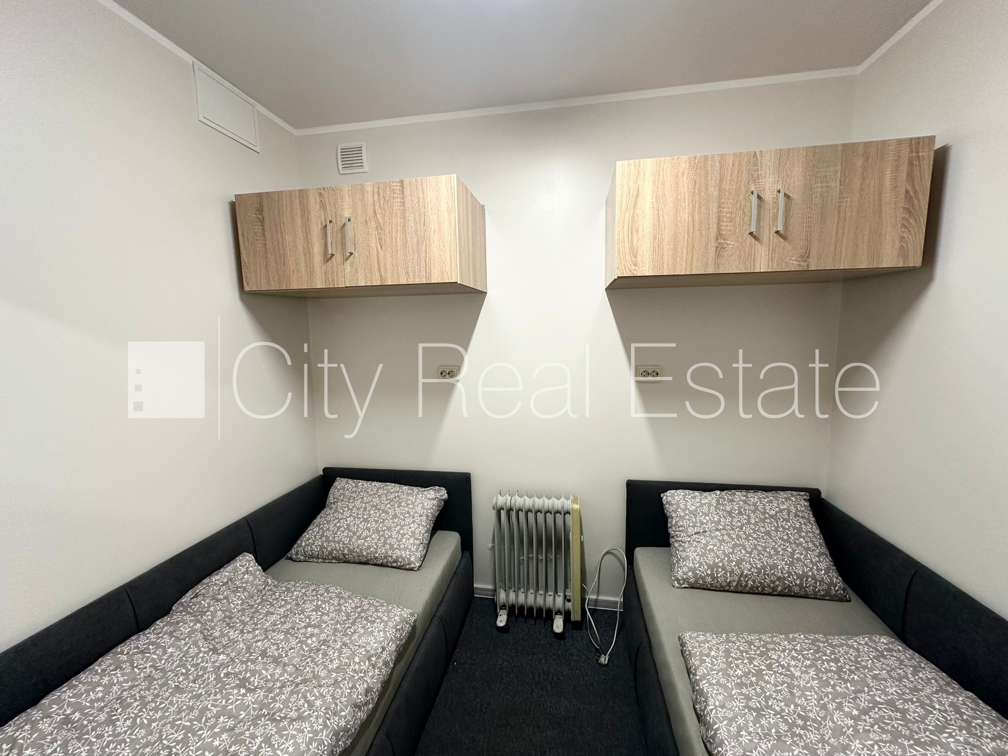 Sludinājumi. Fasādes māja, labiekārtots apzaļumots pagalms, slēgts pagalms, vieta vairākām automašīnām, ieeja no Cena: 88000 EUR Foto #7