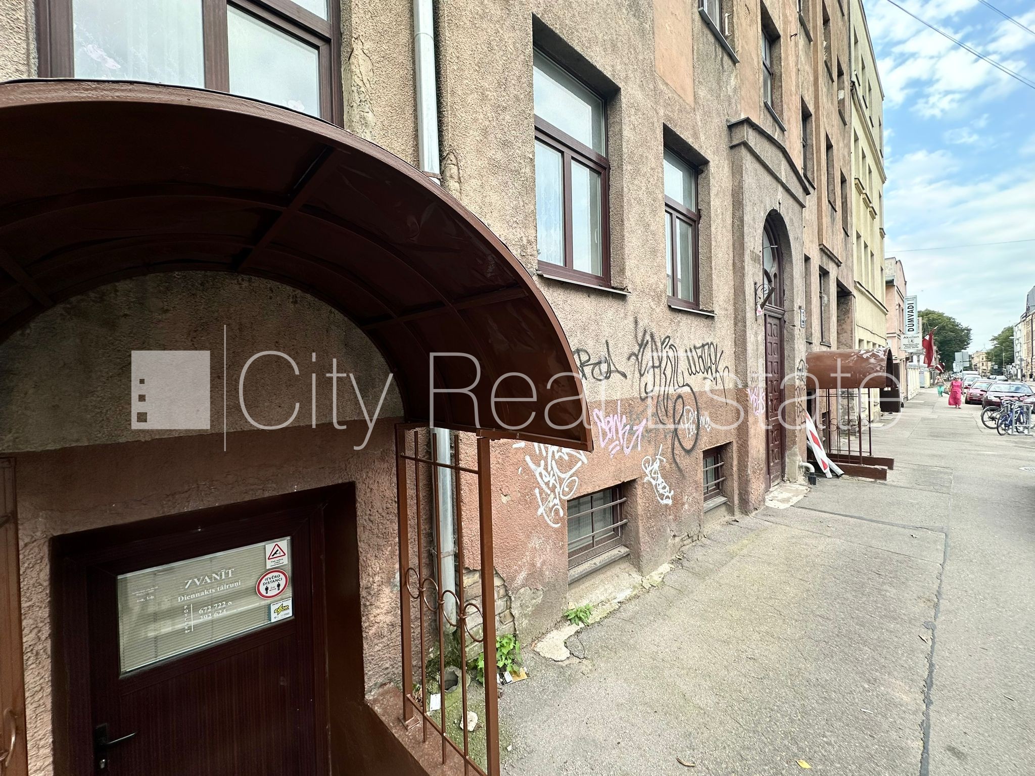 Sludinājumi. Fasādes māja, labiekārtots apzaļumots pagalms, slēgts pagalms, vieta vairākām automašīnām, ieeja no Cena: 88000 EUR Foto #21