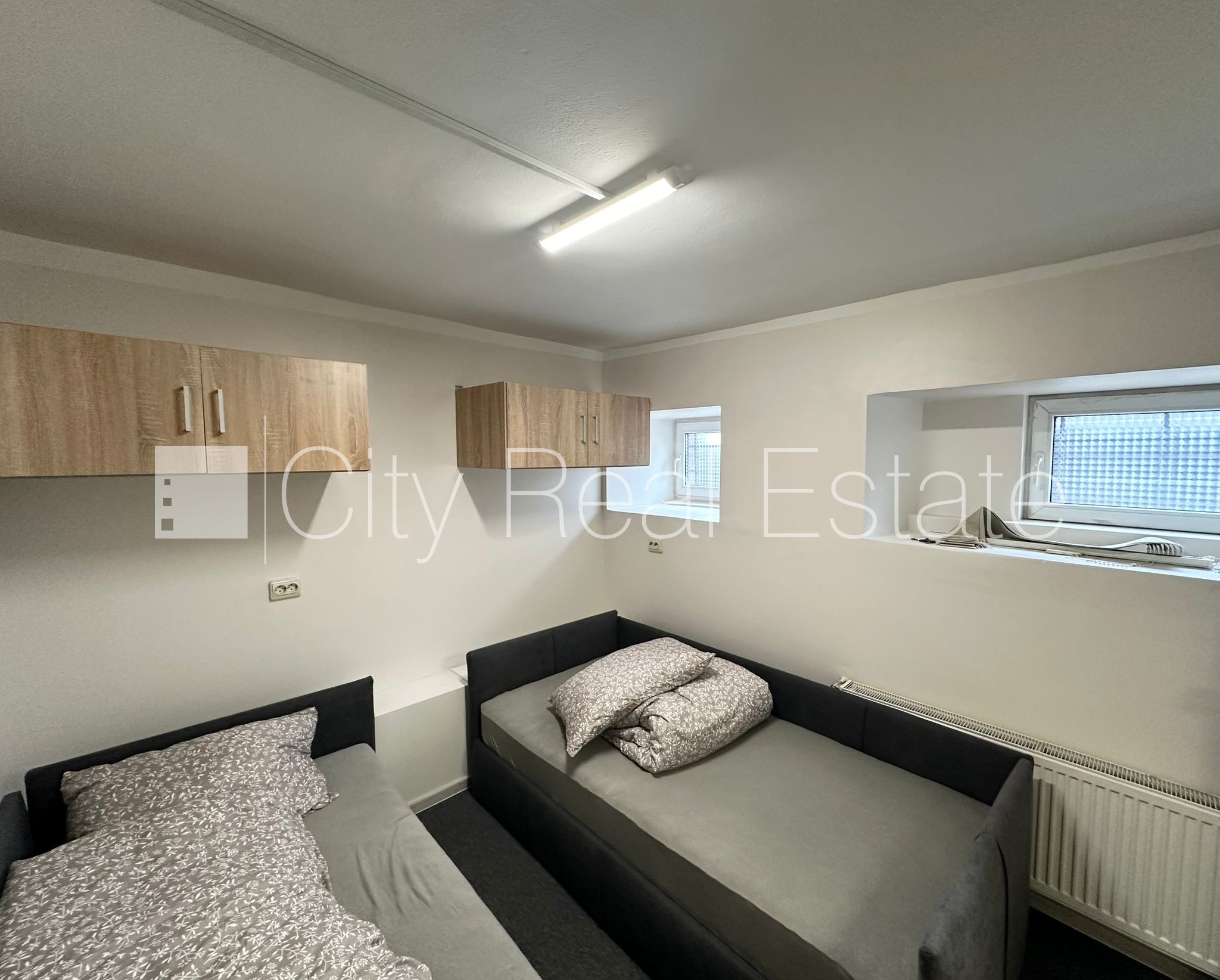 Sludinājumi. Fasādes māja, labiekārtots apzaļumots pagalms, slēgts pagalms, vieta vairākām automašīnām, ieeja no Cena: 88000 EUR Foto #3