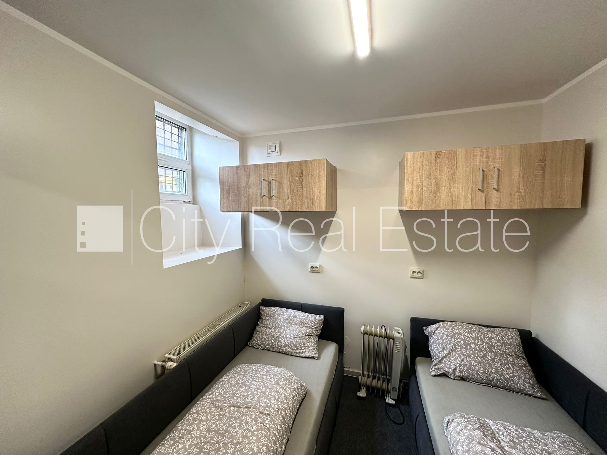 Sludinājumi. Fasādes māja, labiekārtots apzaļumots pagalms, slēgts pagalms, vieta vairākām automašīnām, ieeja no Cena: 88000 EUR Foto #8