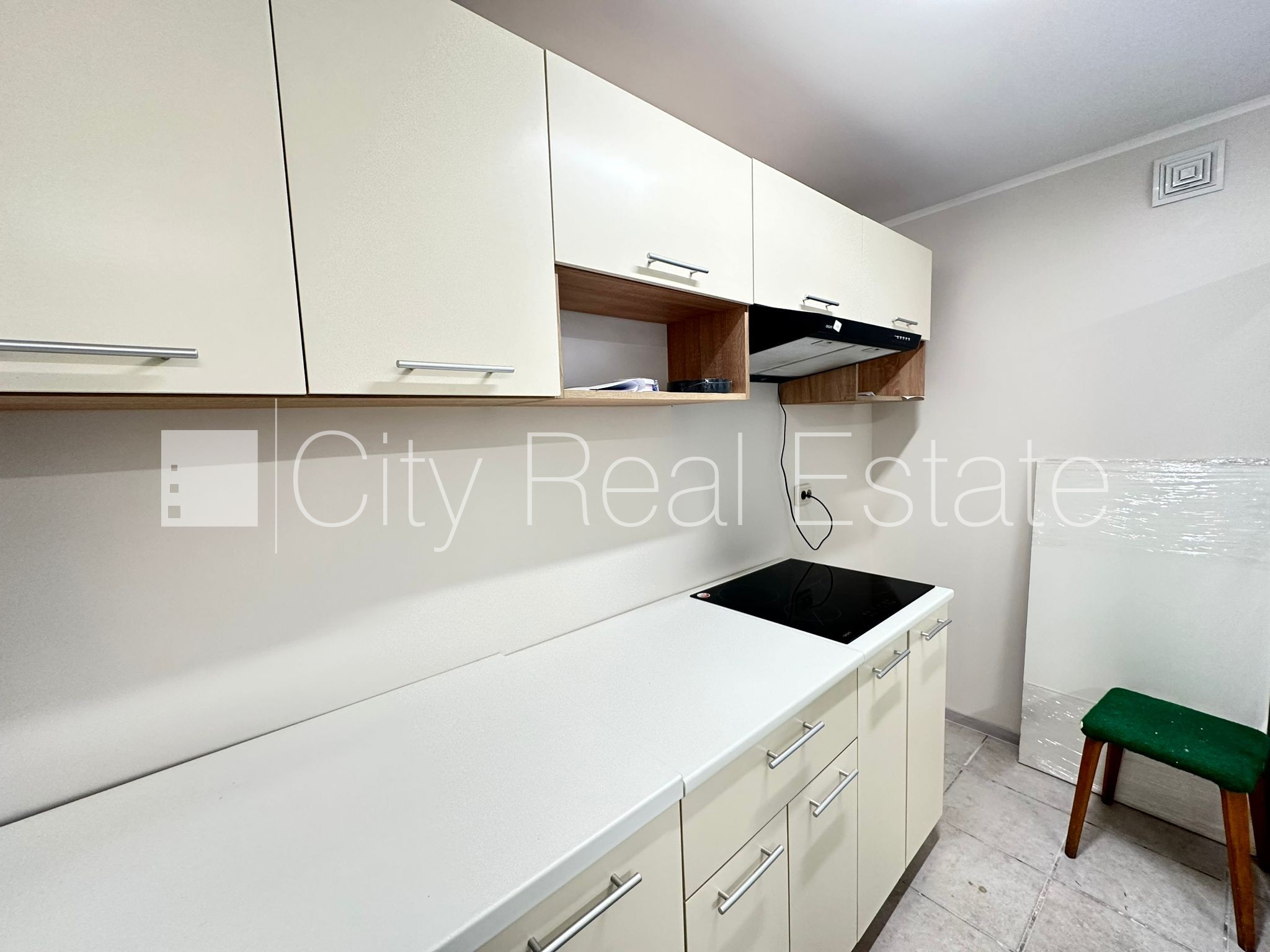 Sludinājumi. Fasādes māja, labiekārtots apzaļumots pagalms, slēgts pagalms, vieta vairākām automašīnām, ieeja no Cena: 88000 EUR Foto #13