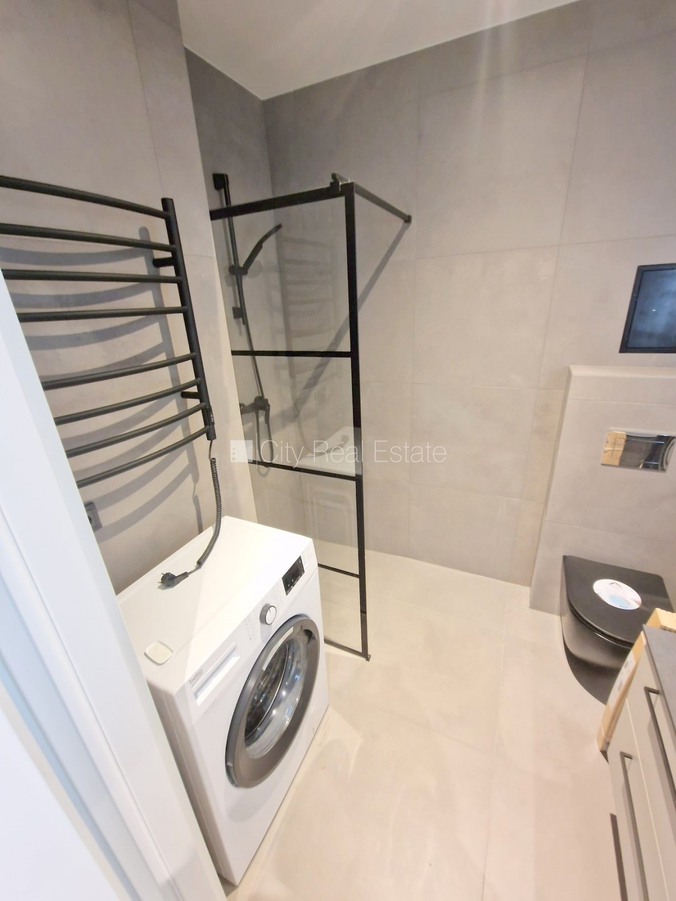 Sludinājumi. Fasādes māja, renovēta māja, slēgts pagalms, ieeja no ielas, mansards, ir lifts, kāpņu telpa pēc Cena: 520 EUR/mēn Foto #10